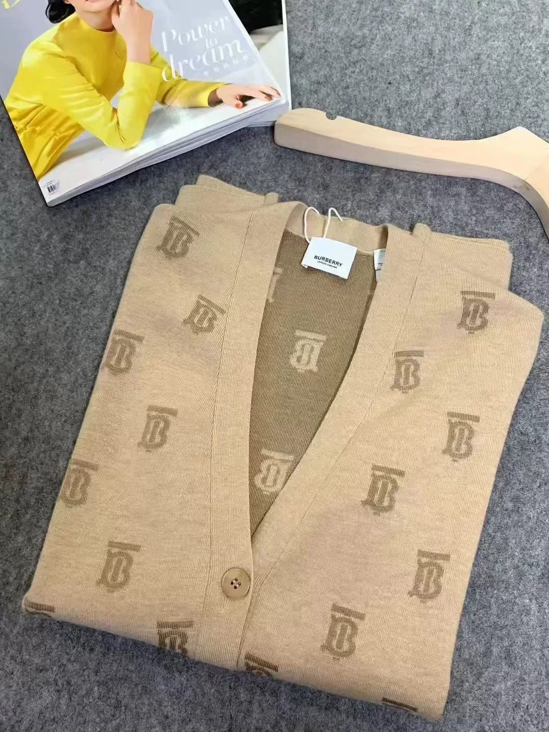 Burberry Burberry Logo Wool Knit Cardigan XXS Size XXS / US 00 / IT 34 - 2 Thumbnail
