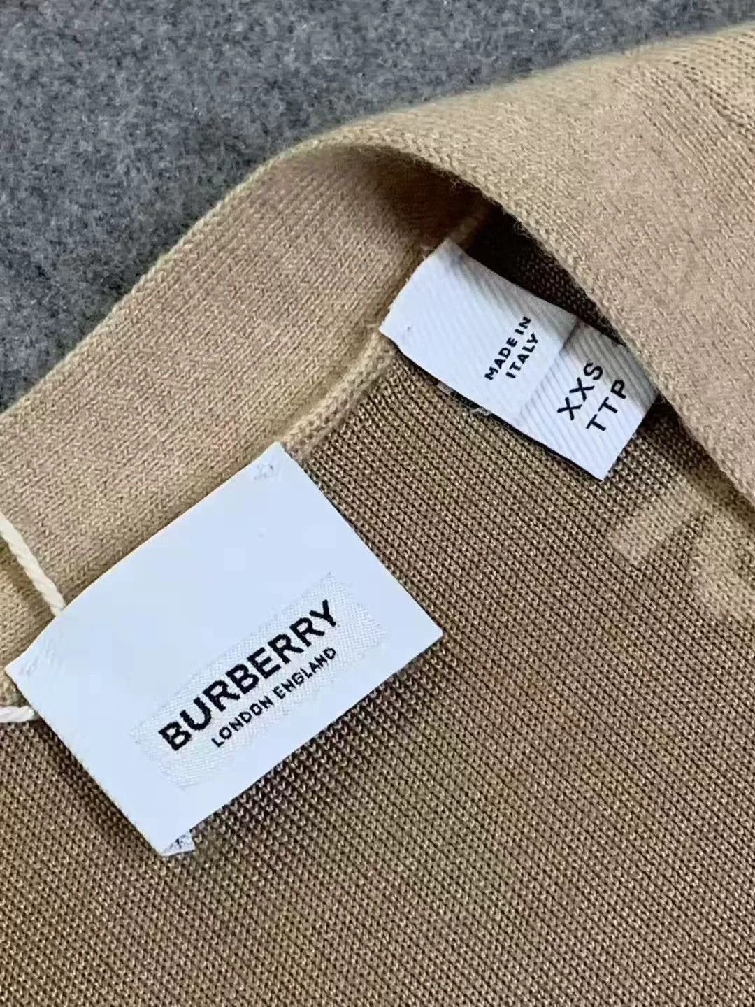 Burberry Burberry Logo Wool Knit Cardigan XXS Size XXS / US 00 / IT 34 - 9 Thumbnail