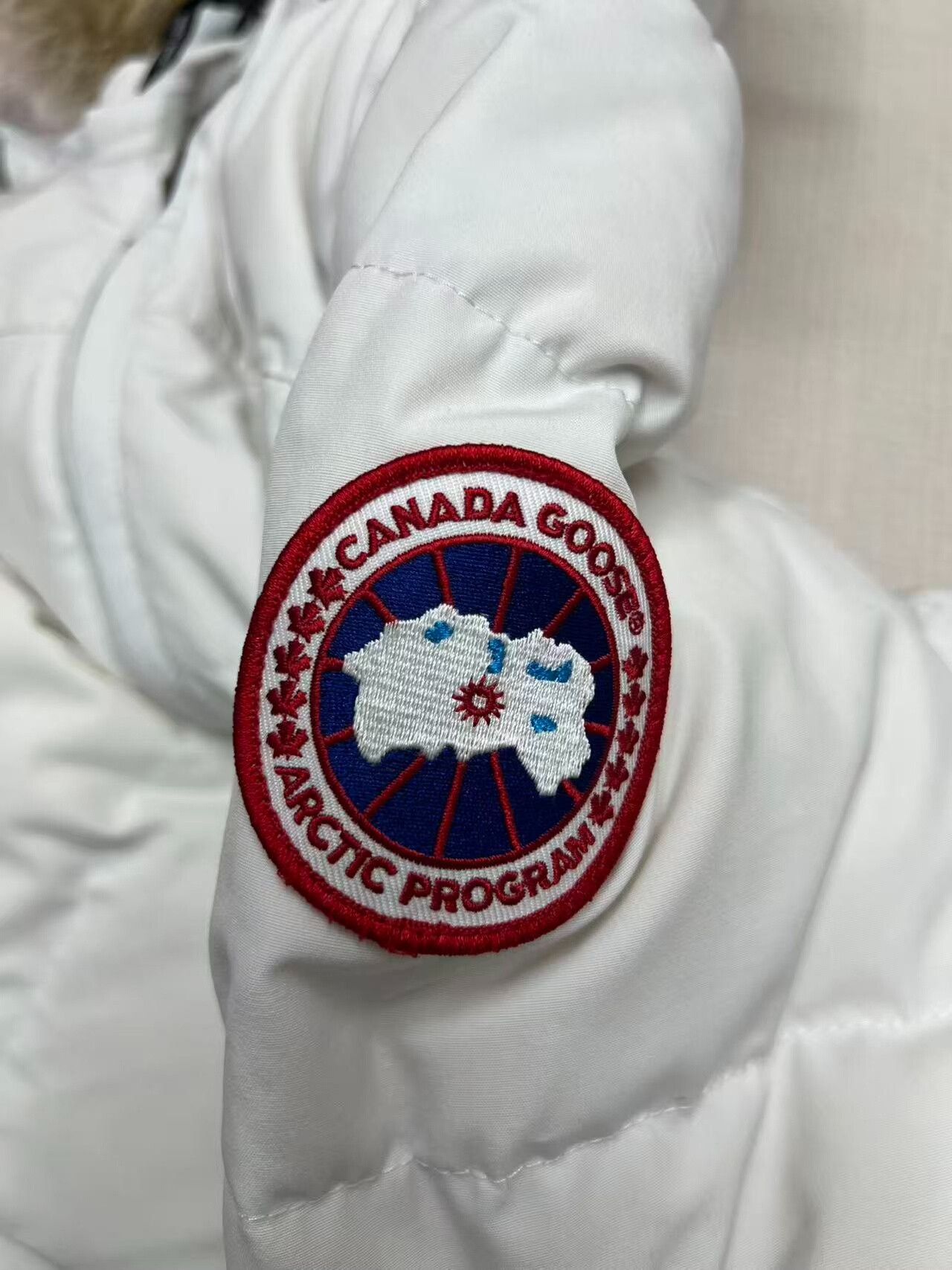 Canada Goose White Short Down Jacket 2XS Size Size XXS / US 00 / IT 34 - 3 Thumbnail