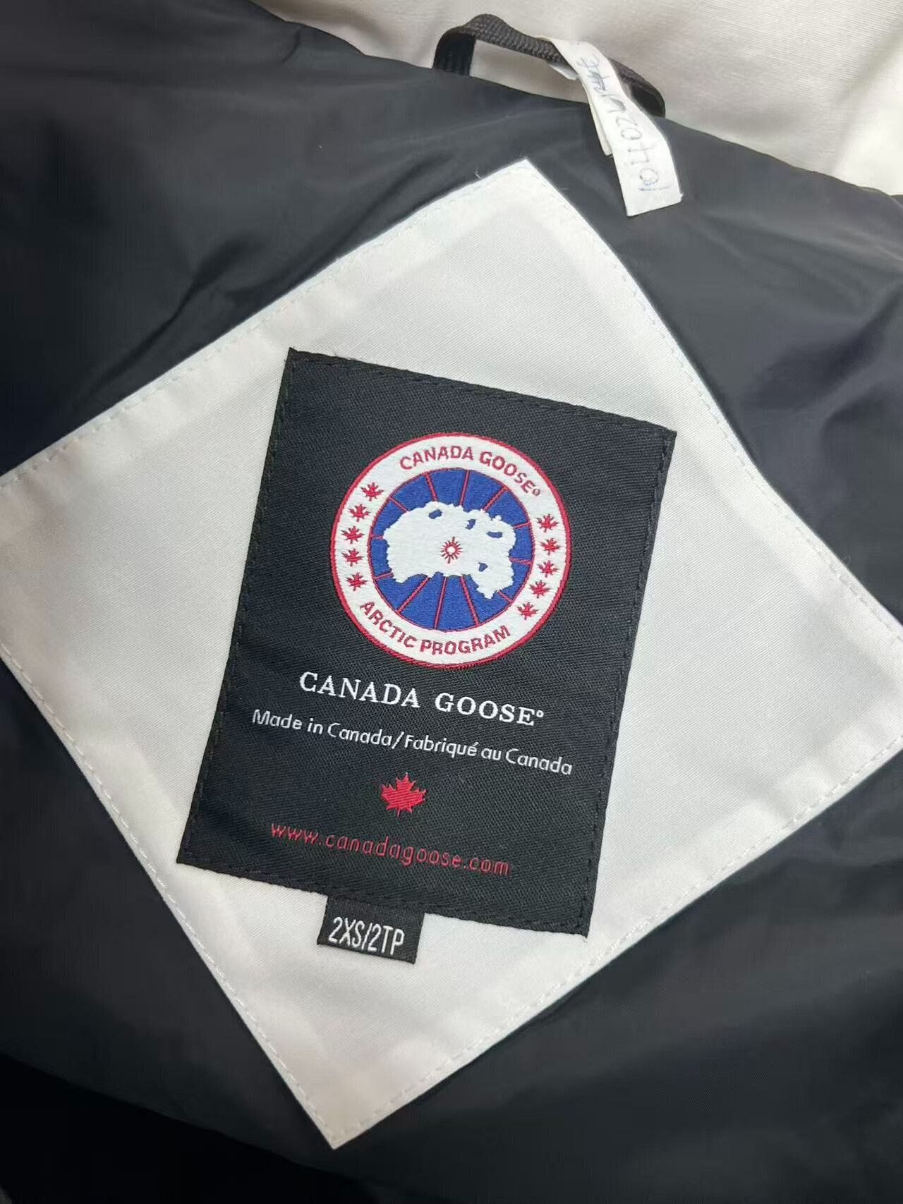 Canada Goose White Short Down Jacket 2XS Size Size XXS / US 00 / IT 34 - 4 Thumbnail