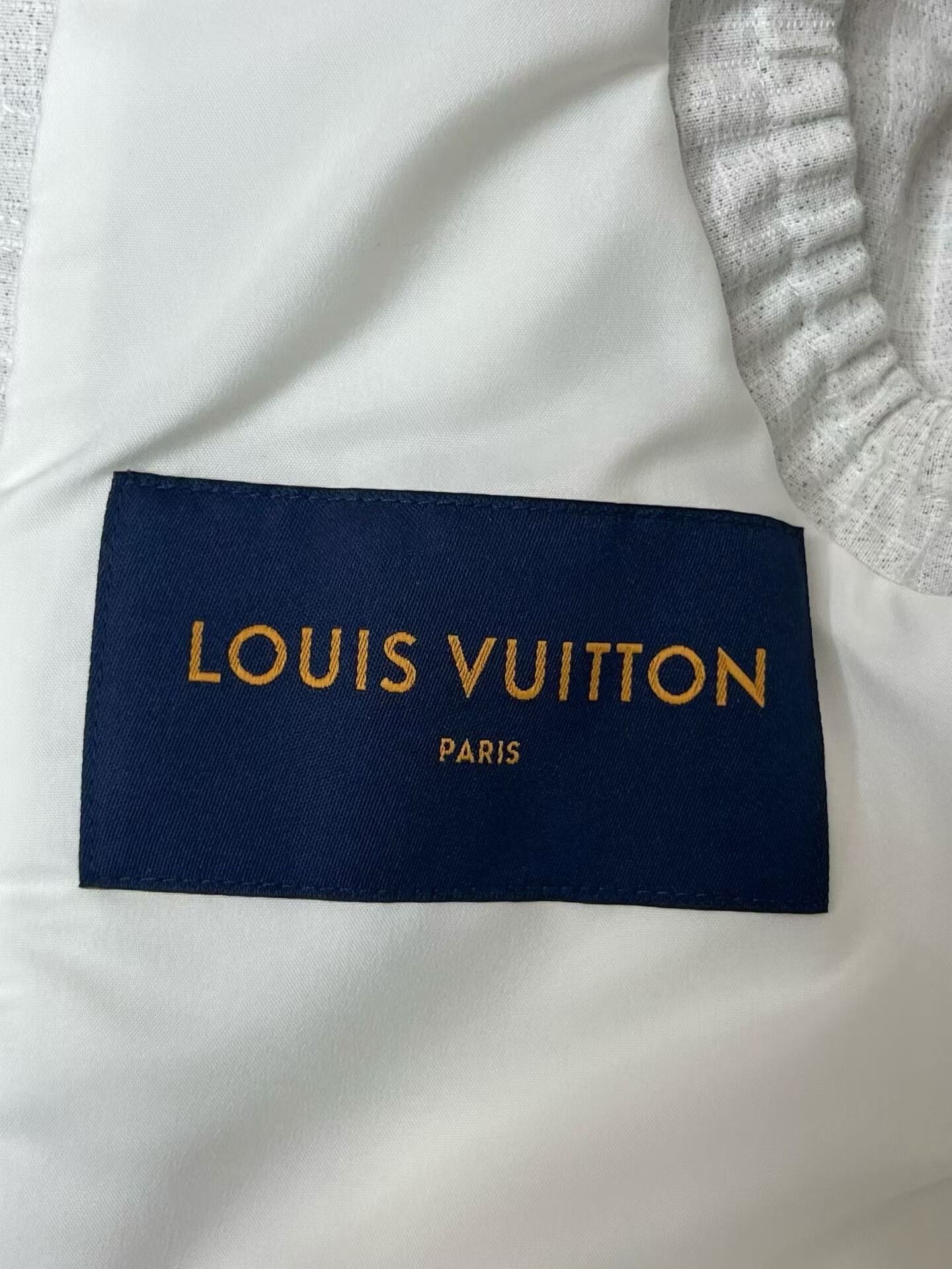 Louis Vuitton Louis Vuitton Embossed Vest with Tags Size US M / EU 48-50 / 2 - 5 Thumbnail