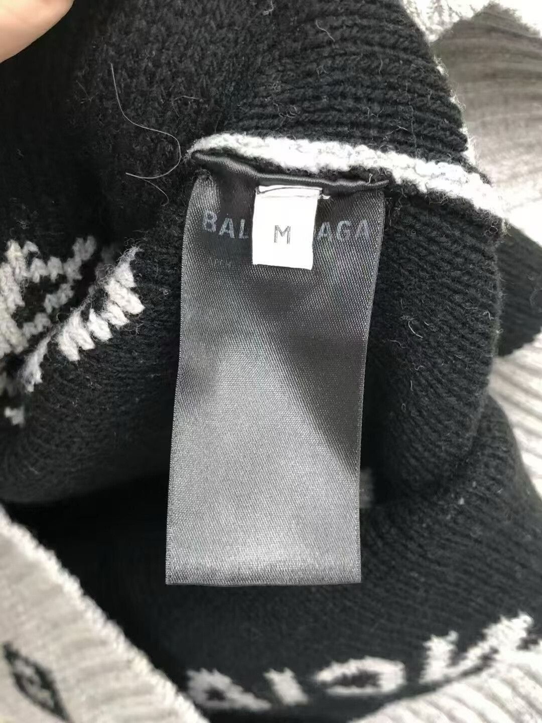 Balenciaga Balenciaga Gray Logo Knit Sweater M Size US M / EU 48-50 / 2 - 5 Thumbnail