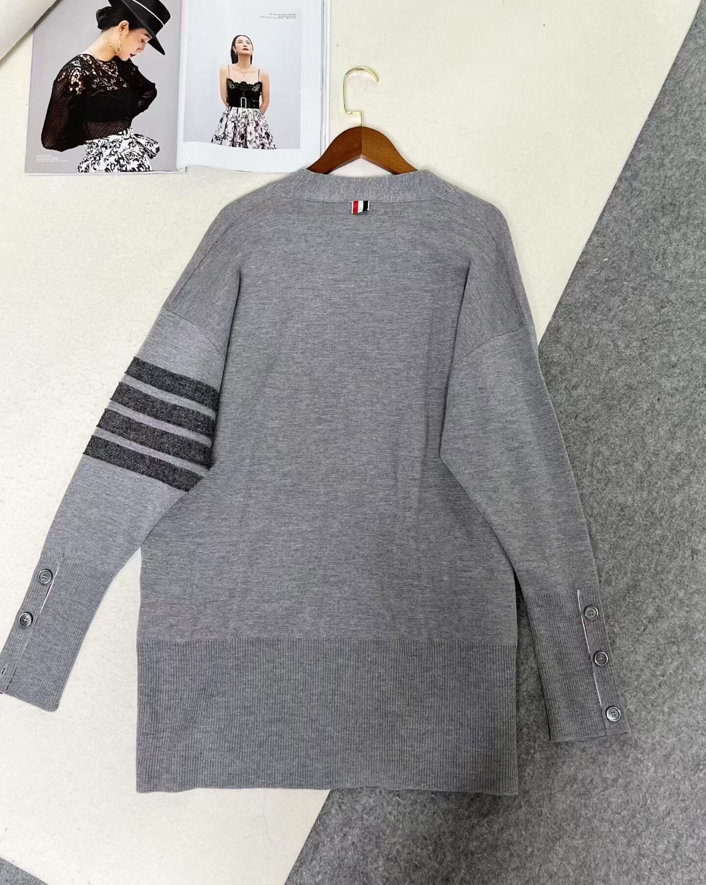 Thom Browne Thom Browne Grey V-Neck Wool Cardigan Size US L / EU 52-54 / 3 - 3 Thumbnail