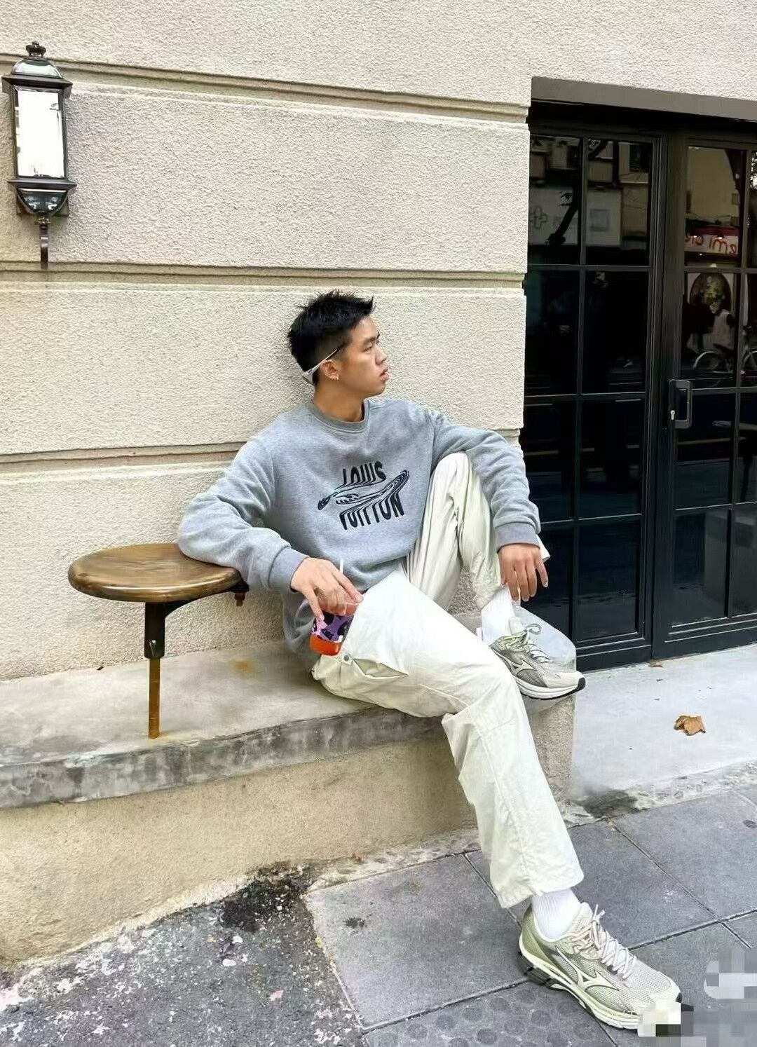 Louis Vuitton Louis Vuitton Embroidered Sweatshirt in XS Size XS / US 0-2 / IT 36-38 - 9 Thumbnail
