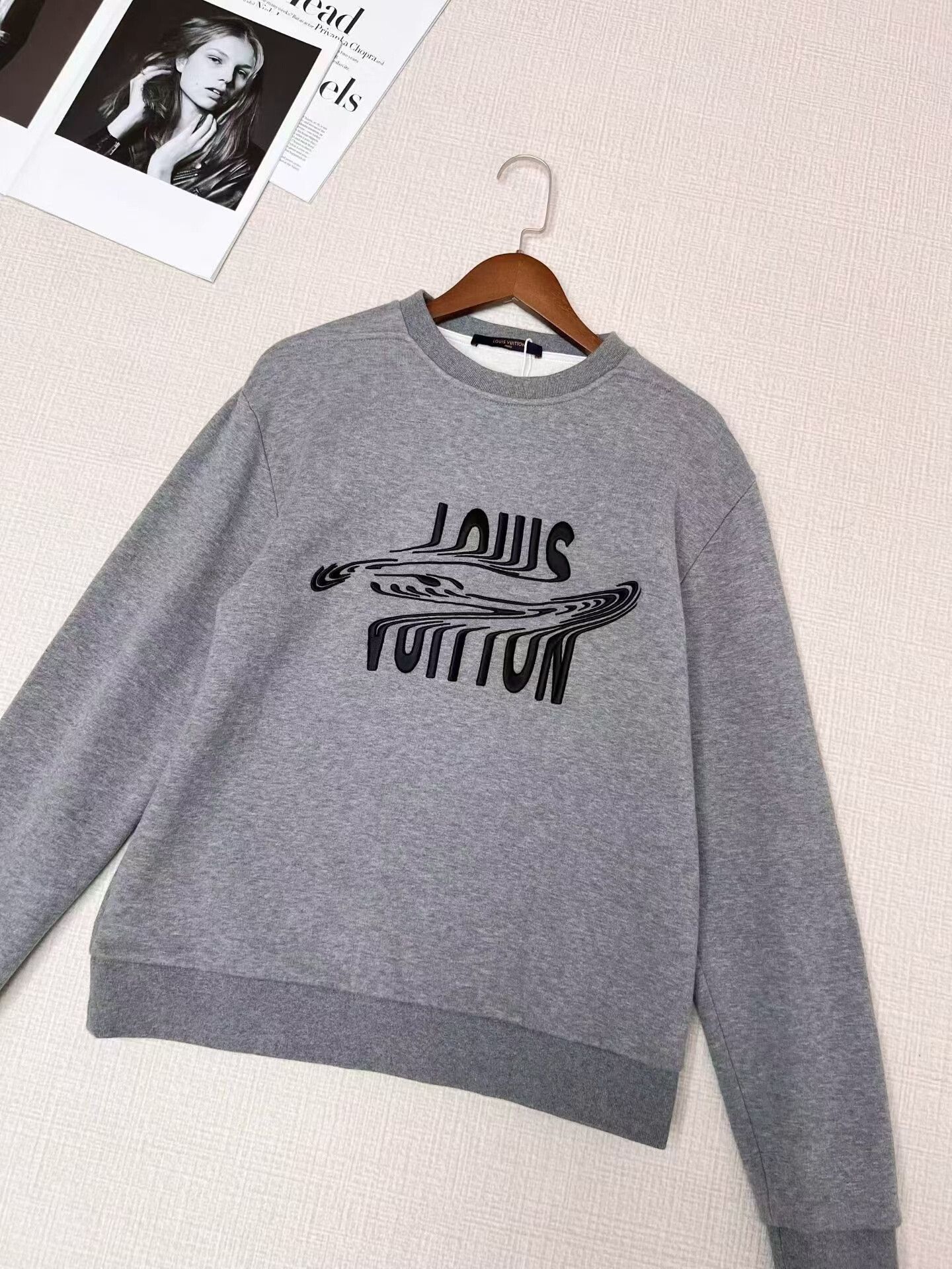 Louis Vuitton Louis Vuitton Embroidered Sweatshirt in XS Size XS / US 0-2 / IT 36-38 - 2 Thumbnail