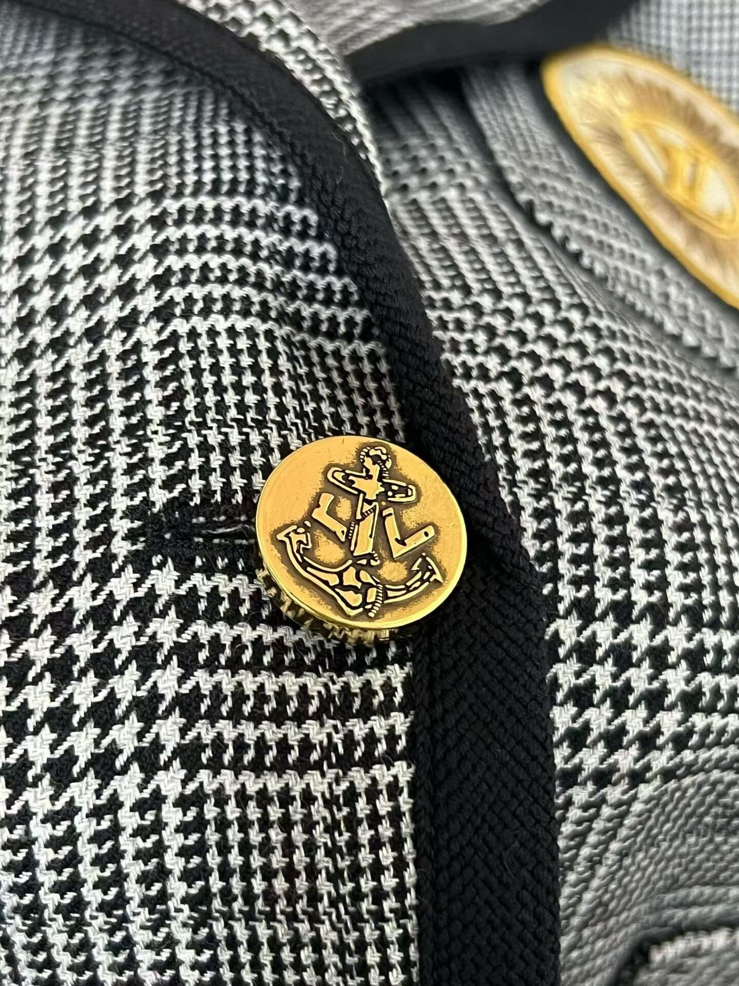 Louis Vuitton Louis Vuitton Plaid Embroidered Casual Blazer Size XXS / US 00 / IT 34 - 4 Thumbnail