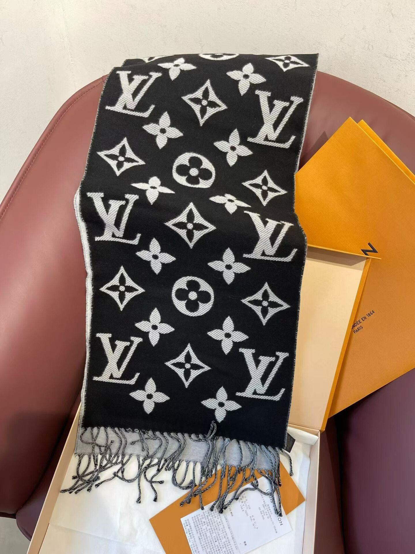 Louis Vuitton Louis Vuitton Wool Logo Scarf Size ONE SIZE - 8 Thumbnail