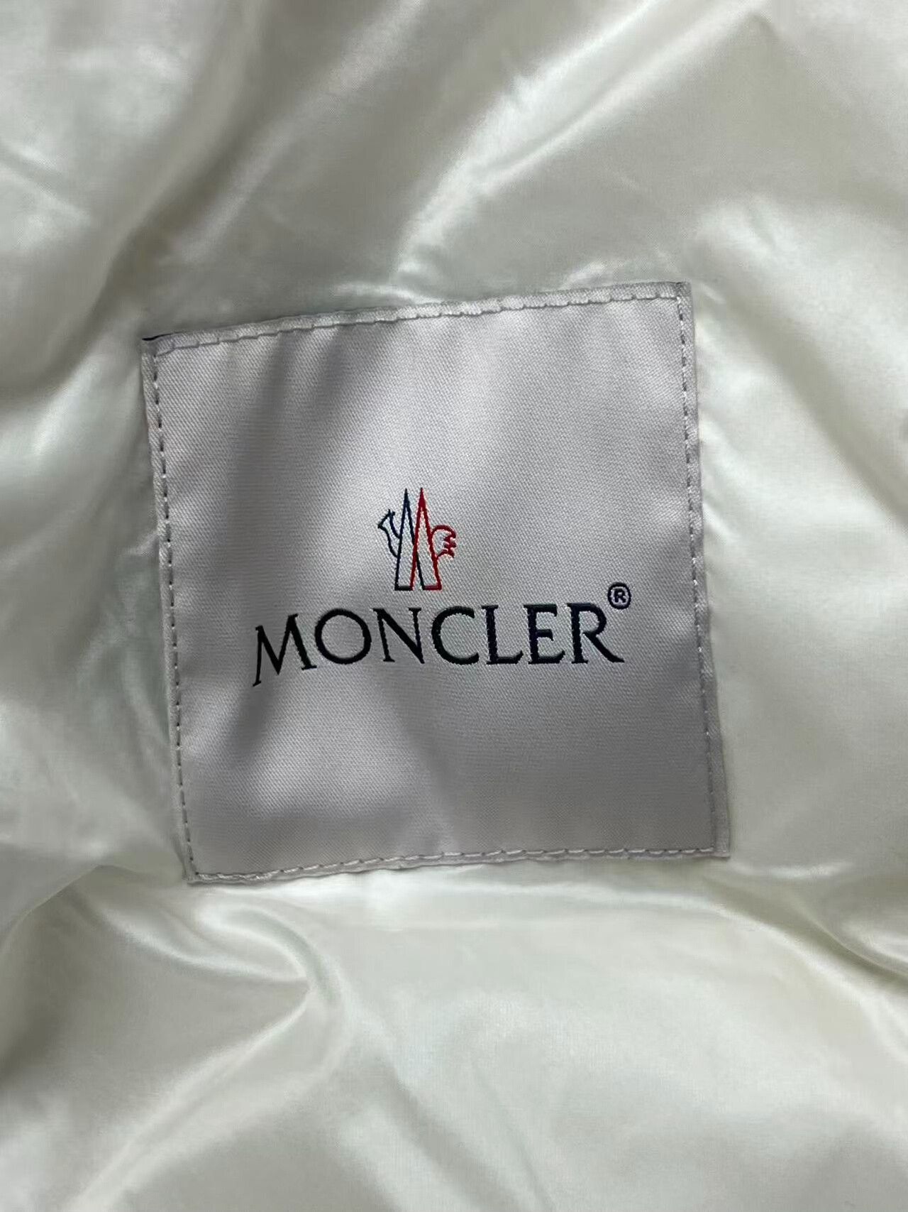 Moncler Moncler Andro White Short Down Jacket Size XS / US 0-2 / IT 36-38 - 3 Thumbnail
