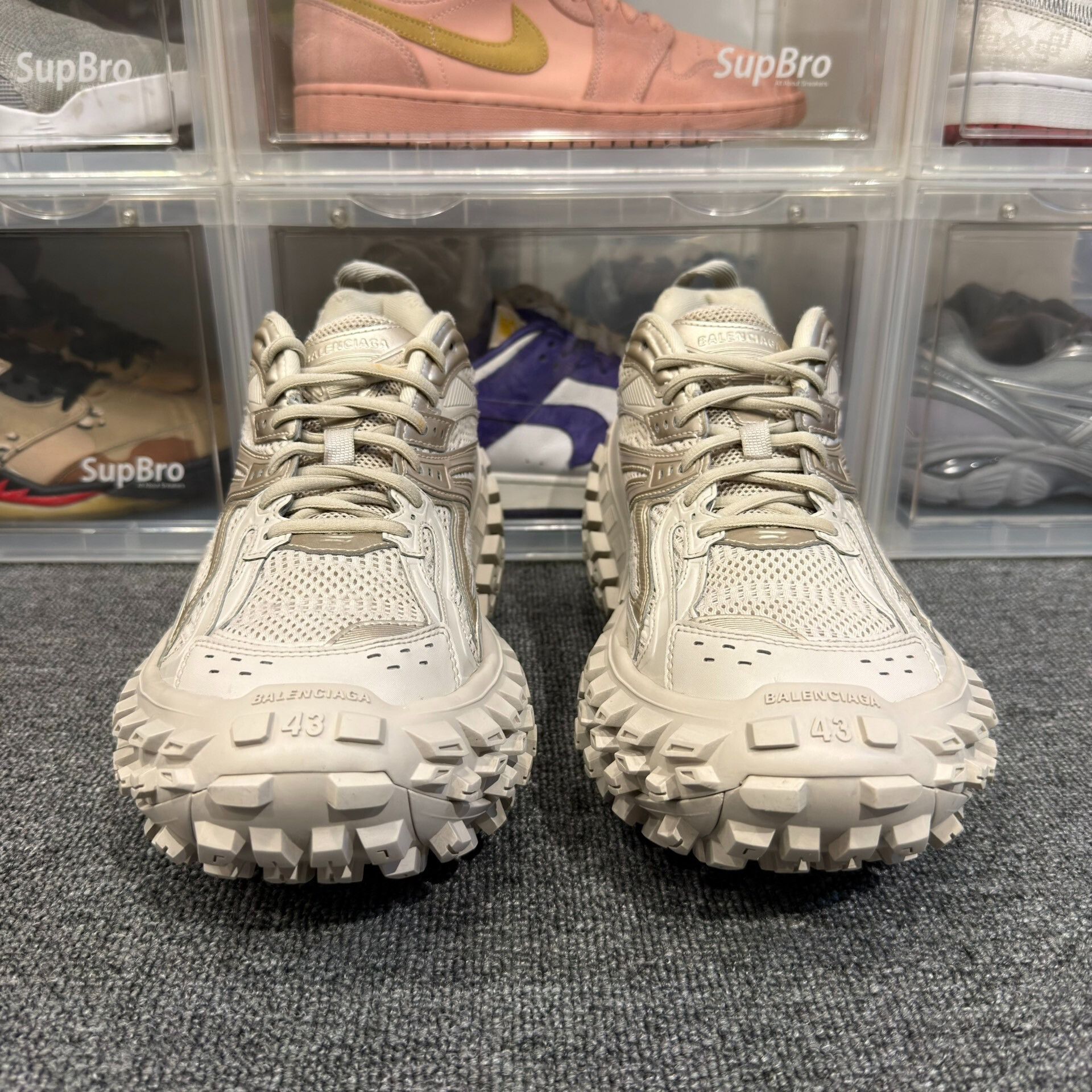 Balenciaga Balenciaga Tire Sneakers in Beige Size 43 Size US 10 / EU 43 - 2 Thumbnail