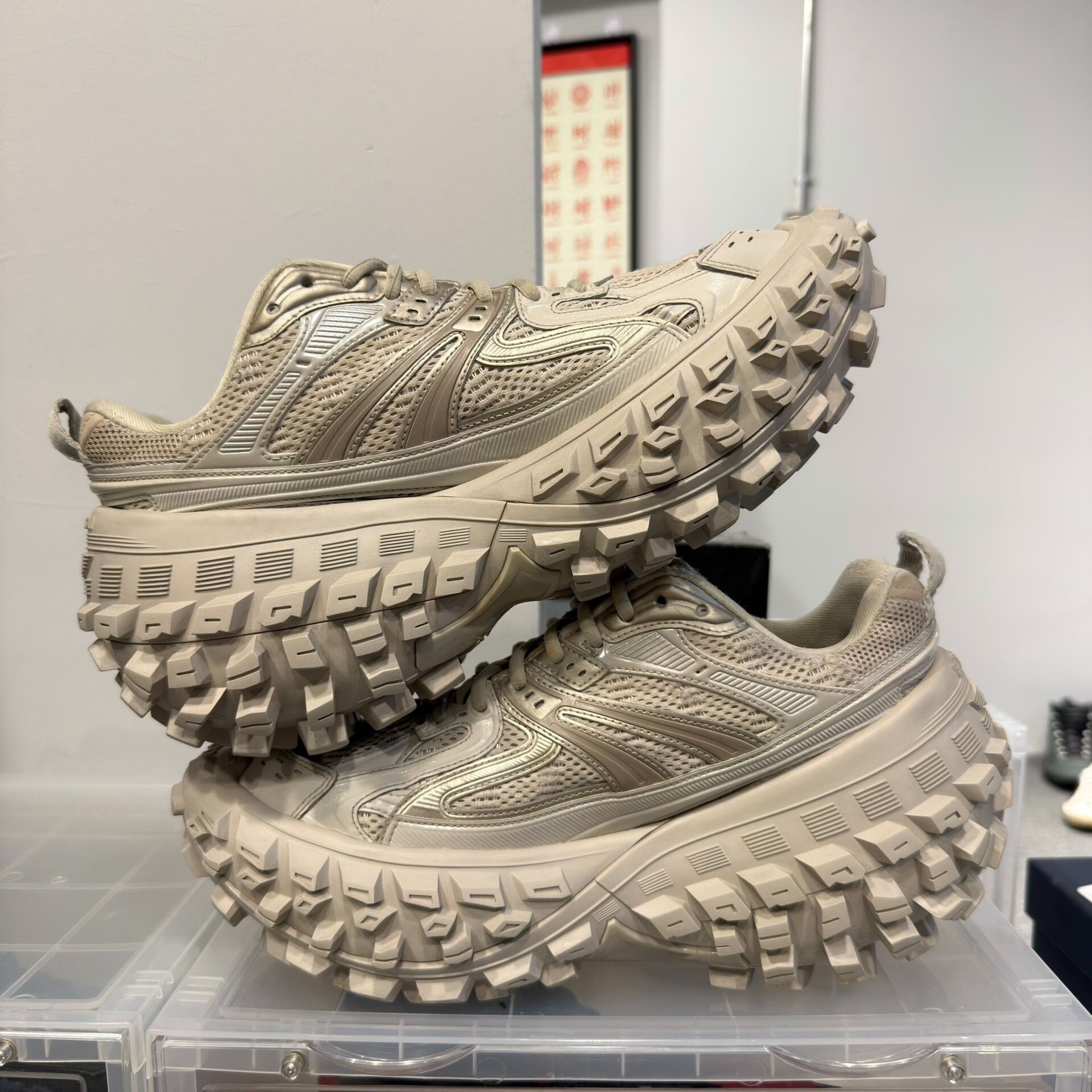Balenciaga Balenciaga Tire Sneakers in Beige Size 43 Size US 10 / EU 43 - 7 Thumbnail