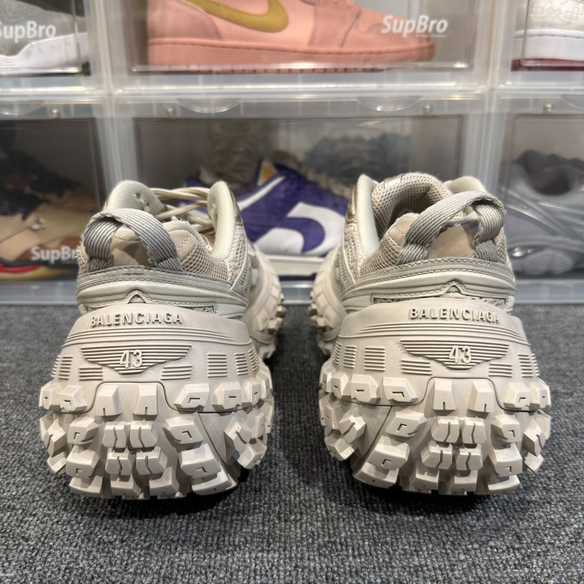 Balenciaga Balenciaga Tire Sneakers in Beige Size 43 Size US 10 / EU 43 - 4 Thumbnail