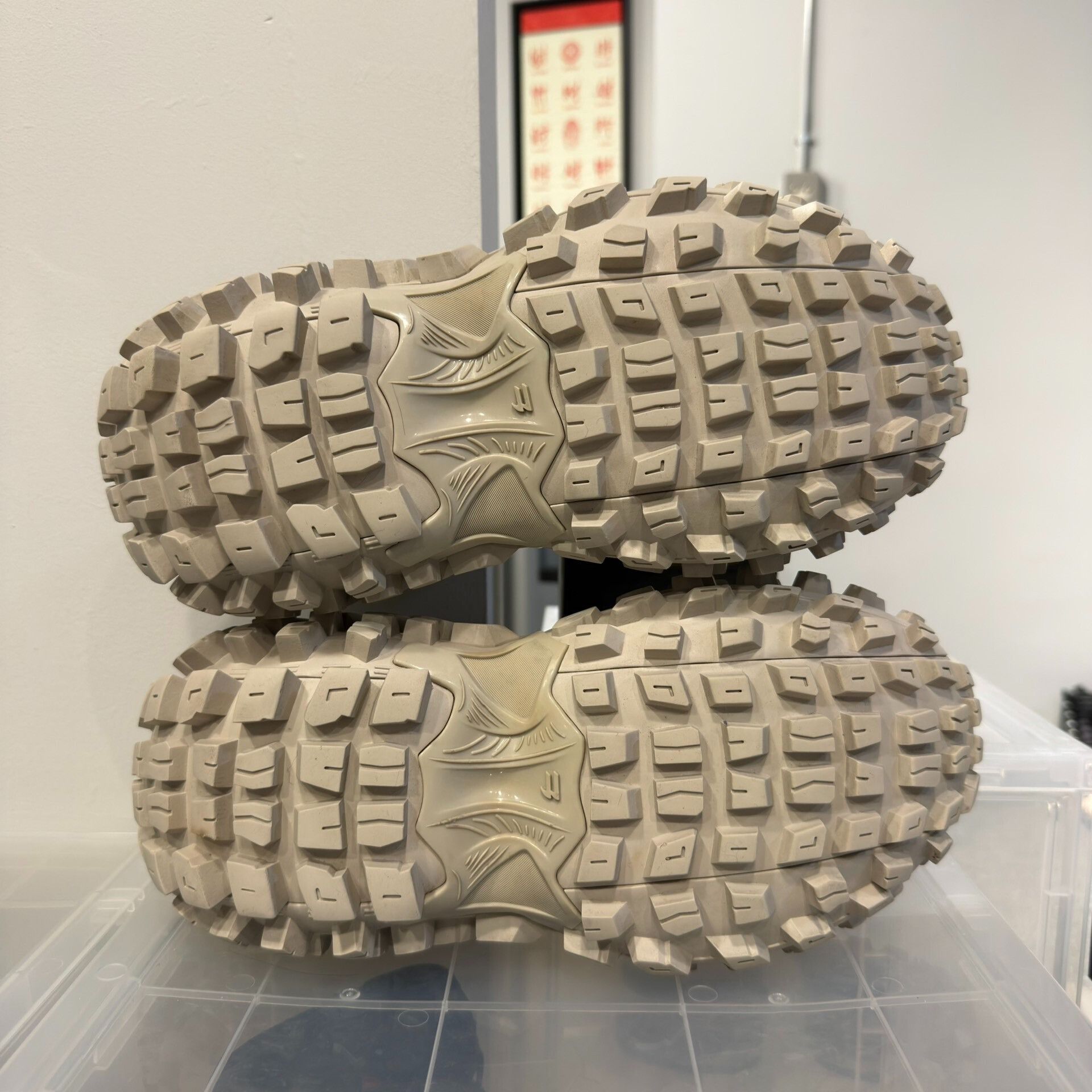 Balenciaga Balenciaga Tire Sneakers in Beige Size 43 Size US 10 / EU 43 - 5 Thumbnail