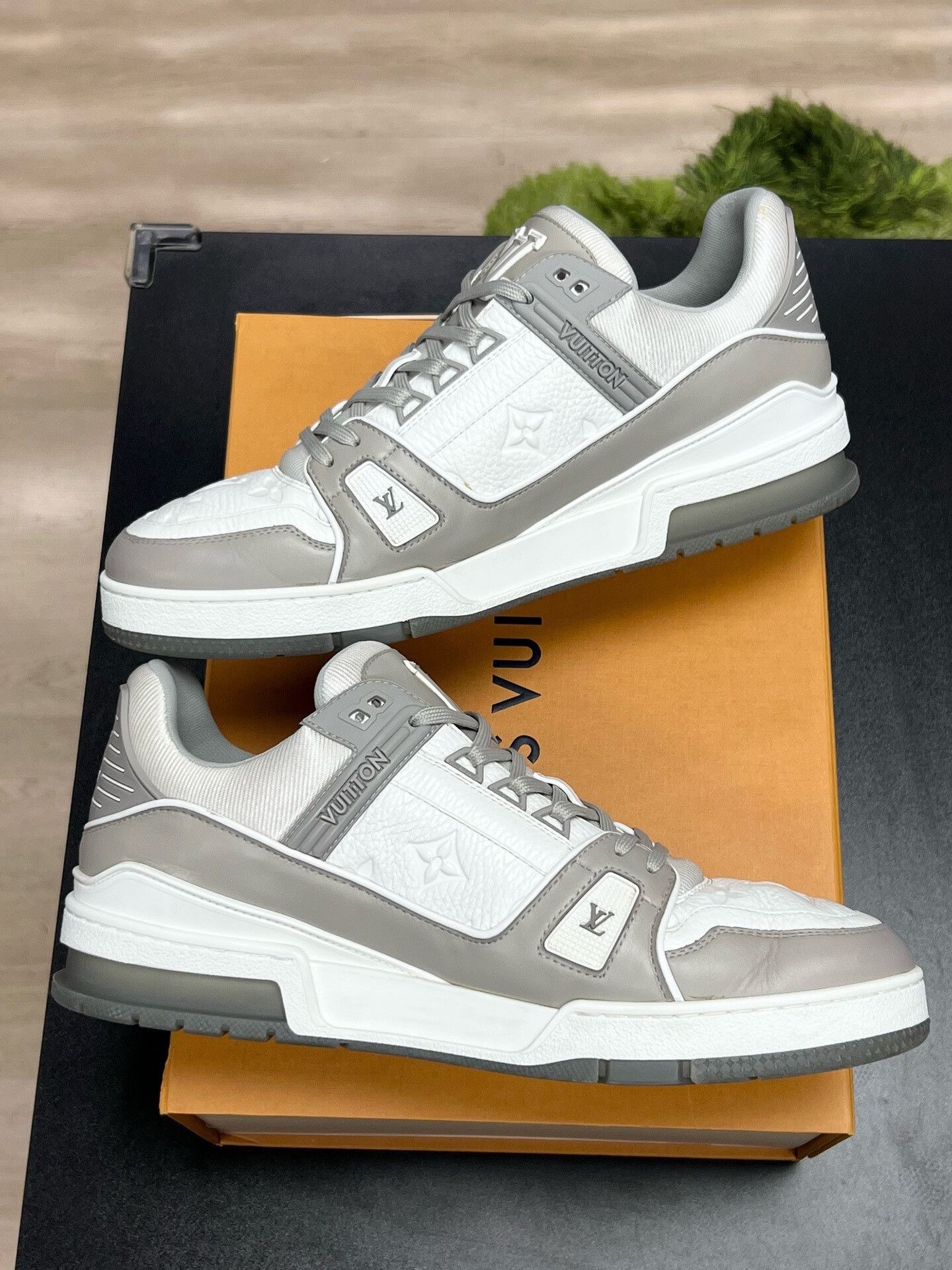 Louis Vuitton LV Trainer Gray White Low Top Sneakers Size US 11 / EU 44 - 6 Thumbnail