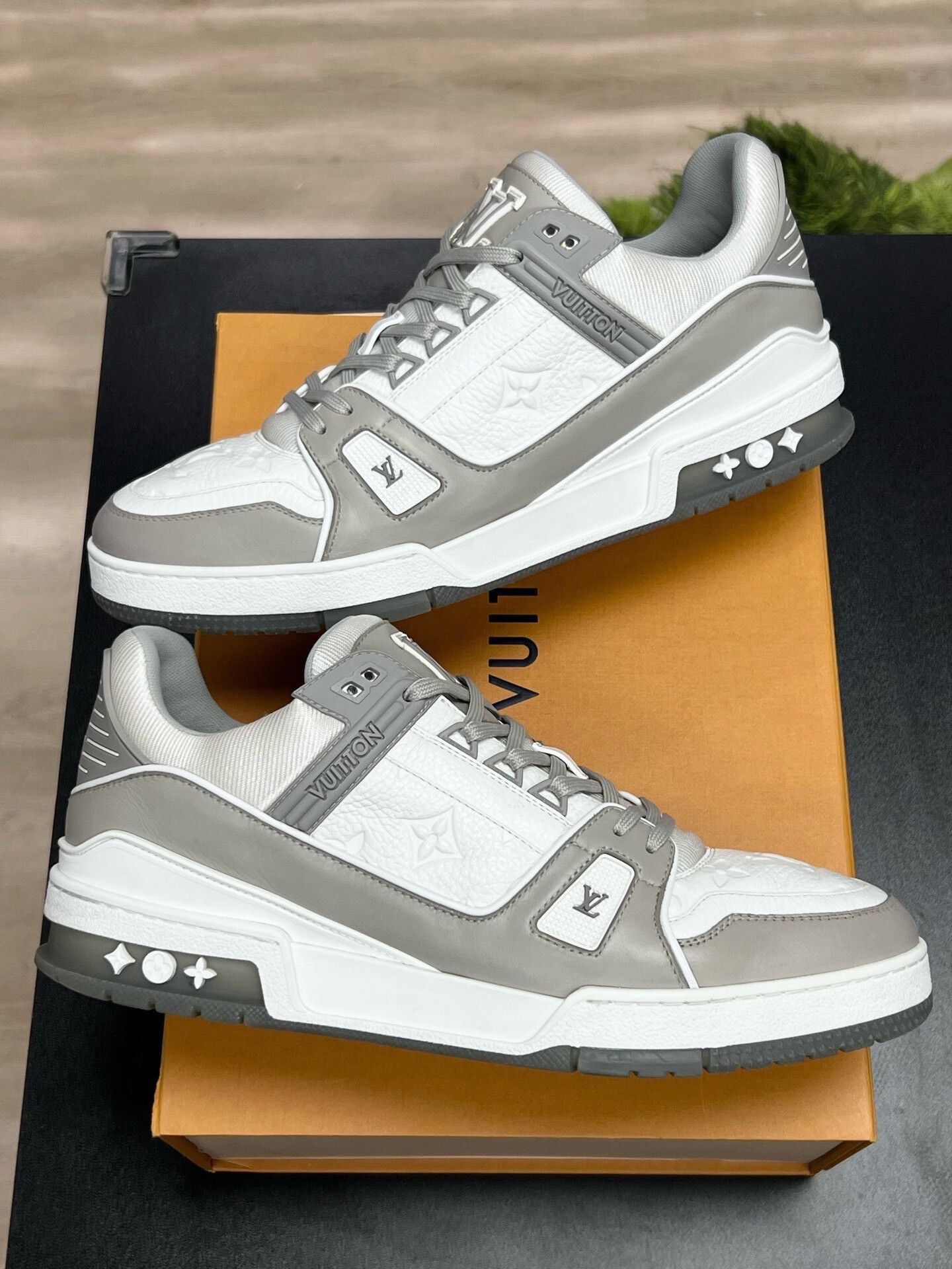 Louis Vuitton LV Trainer Gray White Low Top Sneakers Size US 11 / EU 44 - 5 Thumbnail
