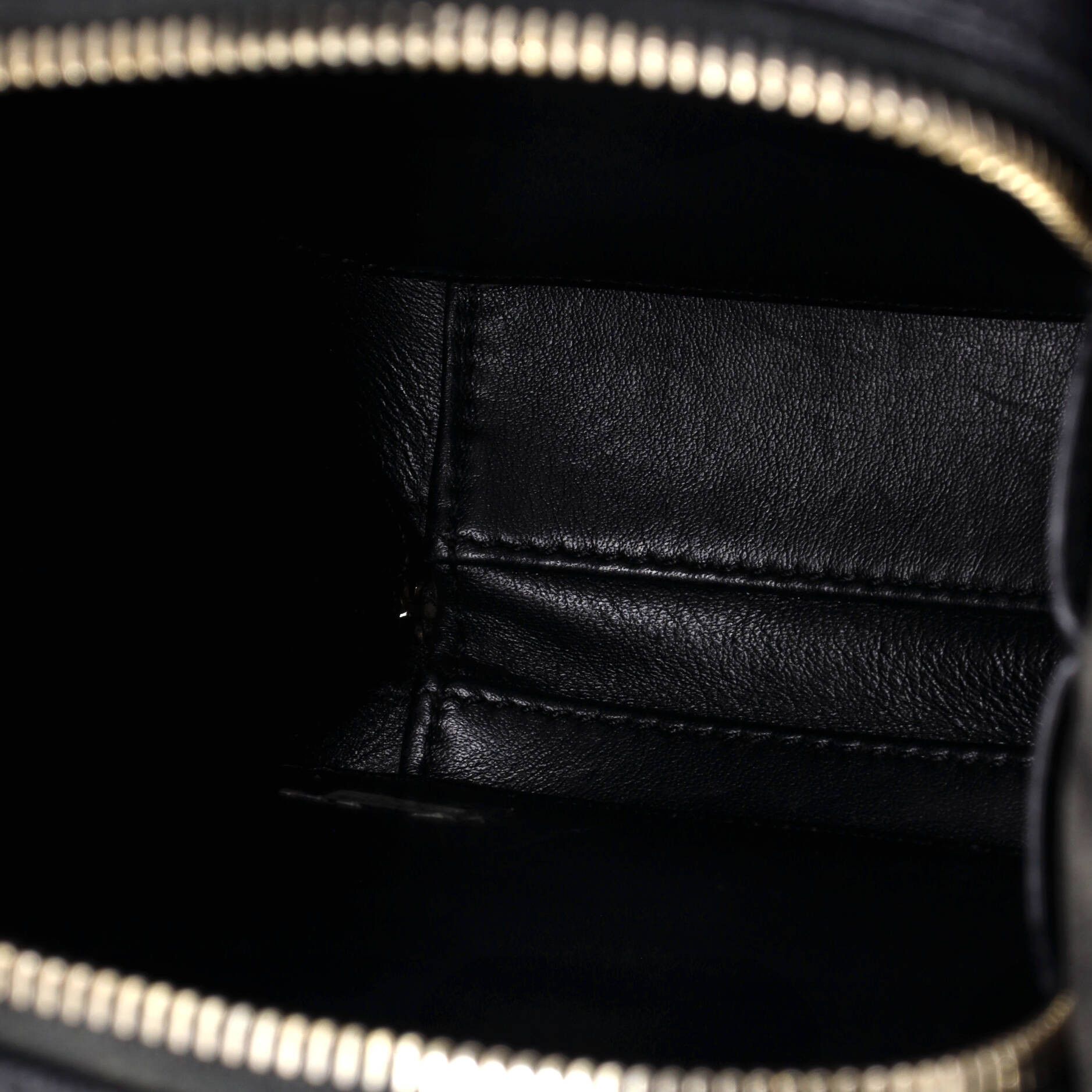 Chanel Filigree Vertical Vanity Case Quilted Caviar Size ONE SIZE - 4 Thumbnail