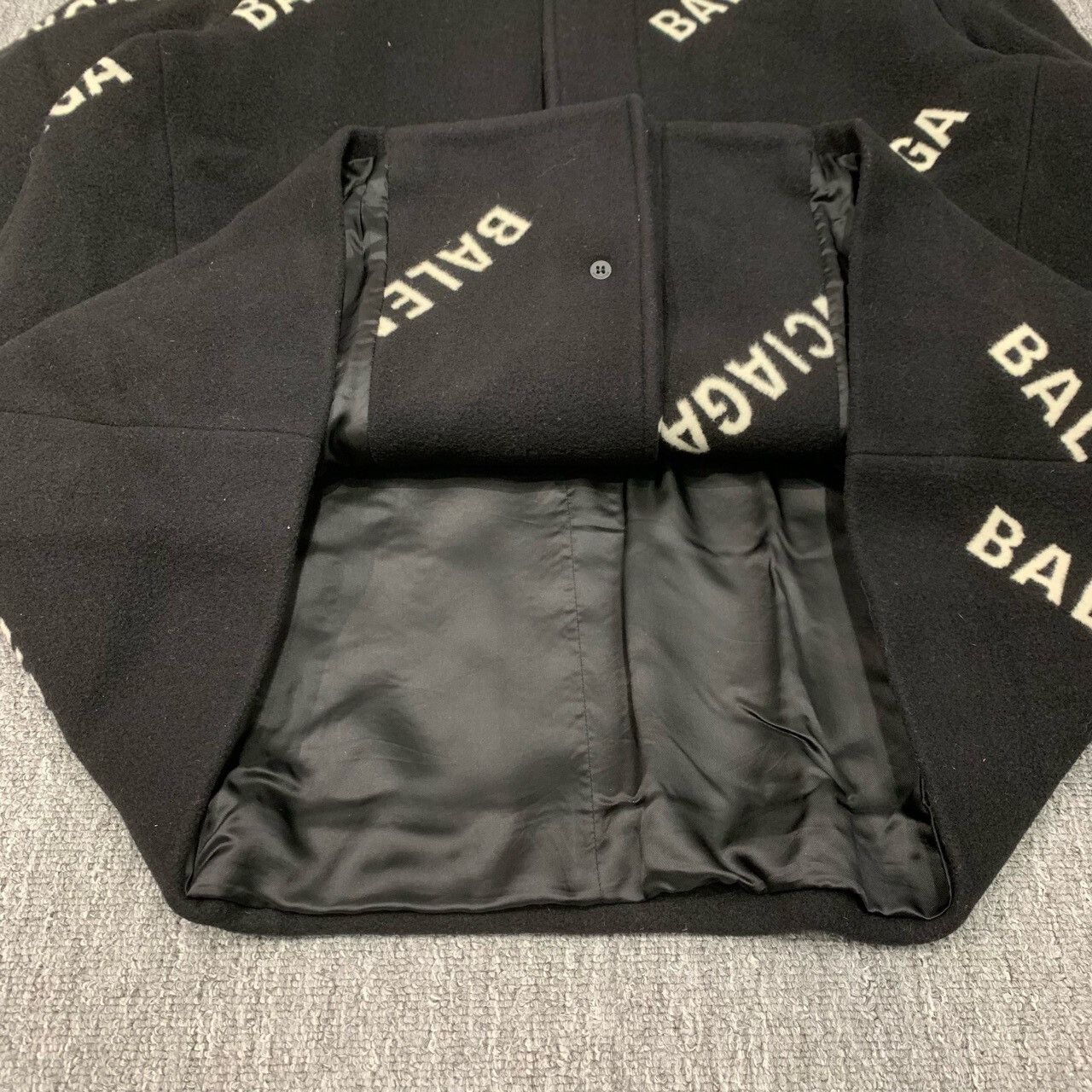 Balenciaga Balenciaga Black Wool Coat Size US S / EU 44-46 / 1 - 7 Thumbnail