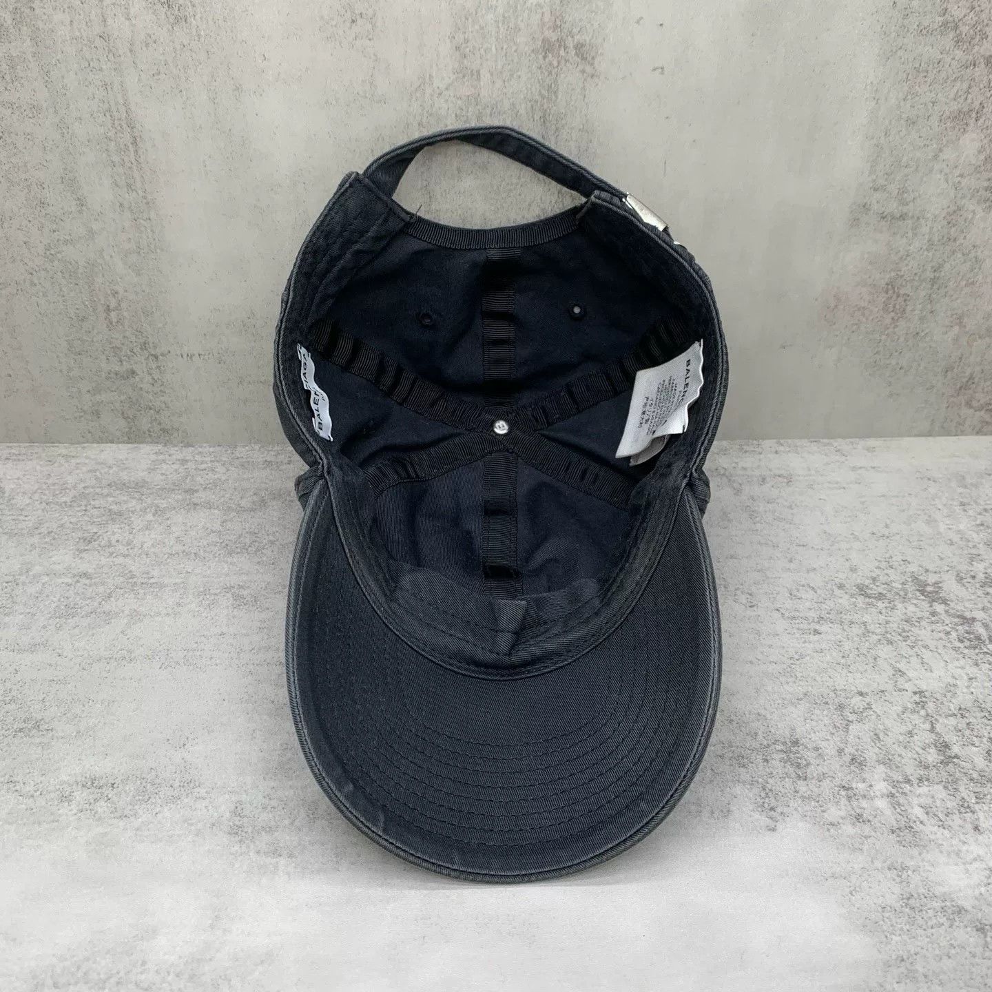 Balenciaga Balenciaga Black Washed Cap in Size L Size ONE SIZE - 7 Thumbnail