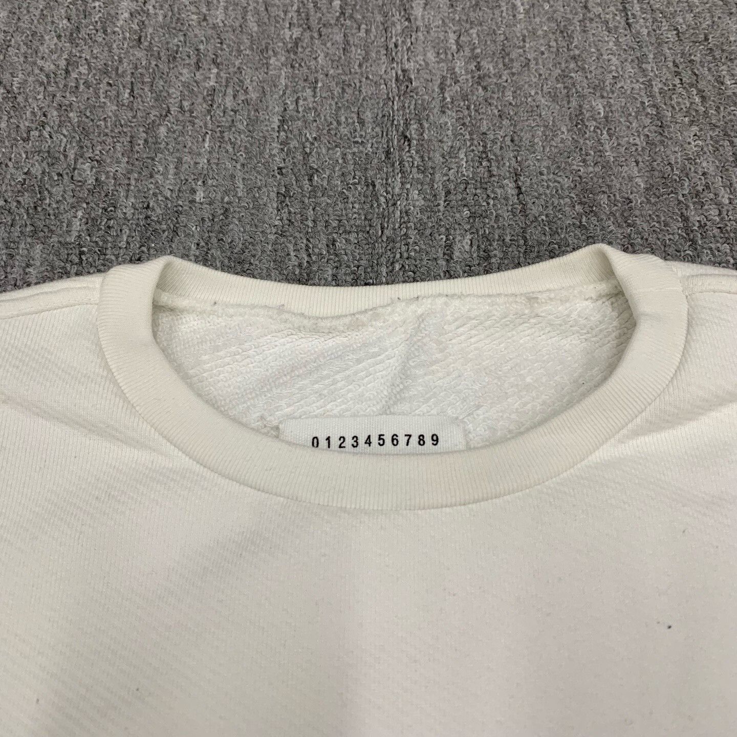 Maison Margiela Maison Margiela White Embroidered Logo Sweatshirt Size US M / EU 48-50 / 2 - 5 Thumbnail