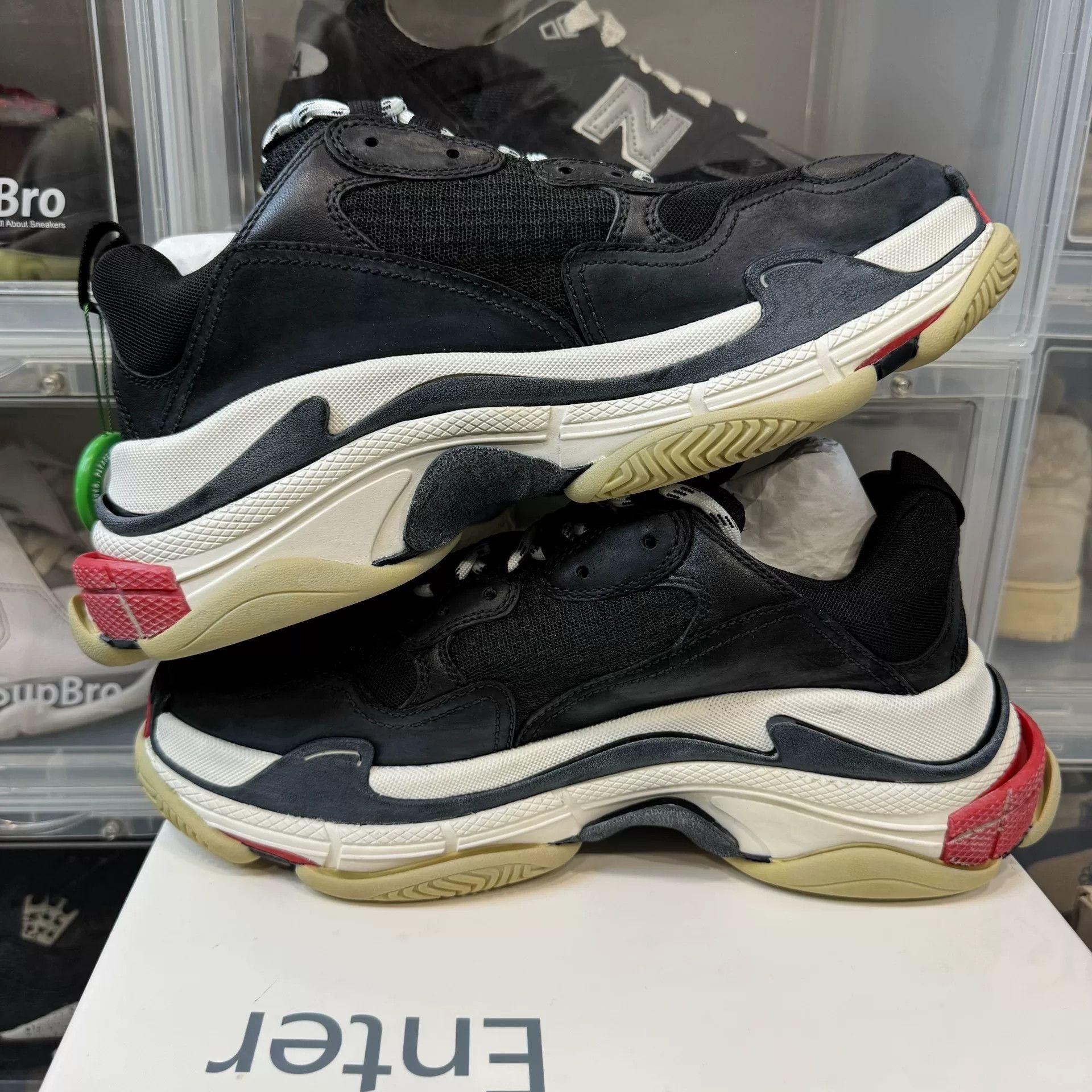 Balenciaga Balenciaga Triple S Black Red Sneakers Size US 9 / EU 42 - 7 Thumbnail