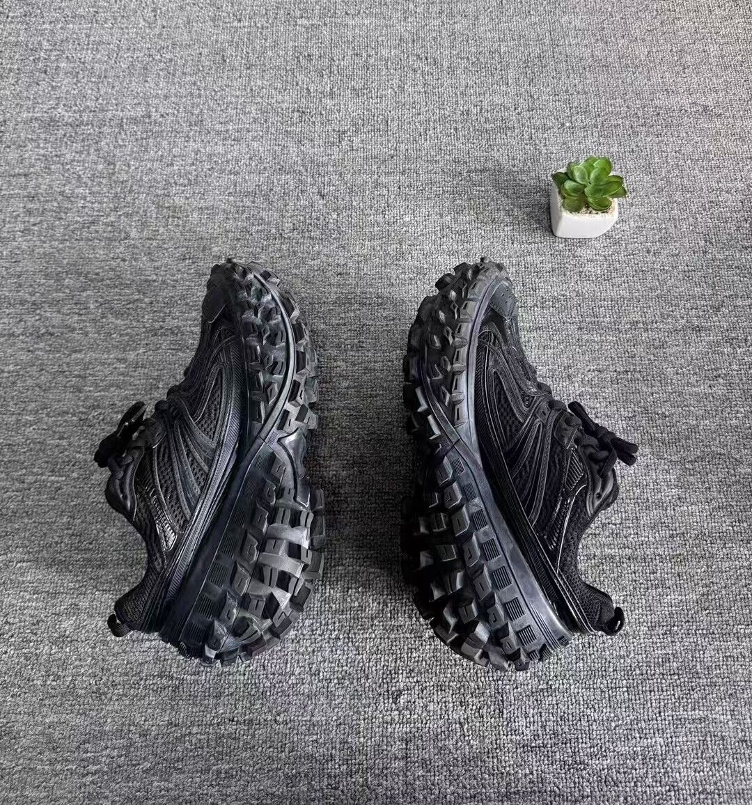 Balenciaga Balenciaga Tire Sneakers Size 37 Size US 6 / EU 39 - 2 Thumbnail