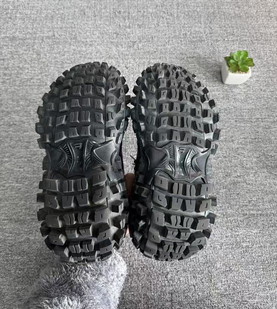 Balenciaga Balenciaga Tire Sneakers Size 37 Size US 6 / EU 39 - 7 Thumbnail