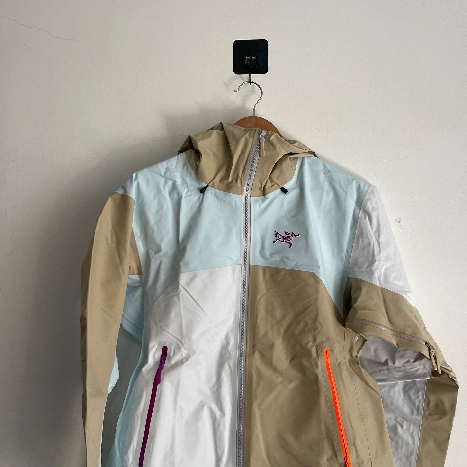 Arc'teryx Arcteryx BETA Lightweight Jacket for Women Size M / US 6-8 / IT 42-44 - 4 Thumbnail