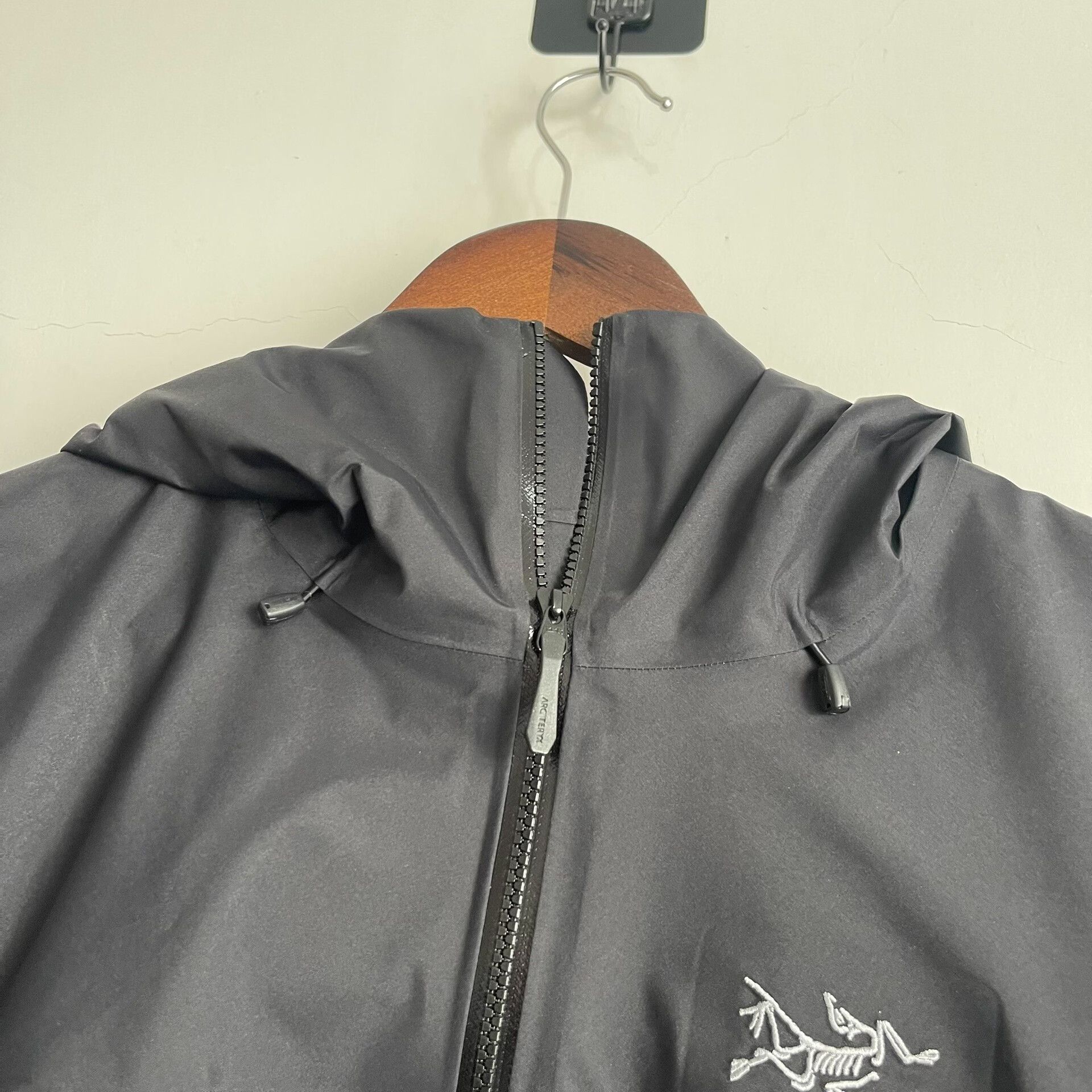 Arc'teryx Arcteryx BETA SL Women's Jacket Black Size M / US 6-8 / IT 42-44 - 4 Thumbnail
