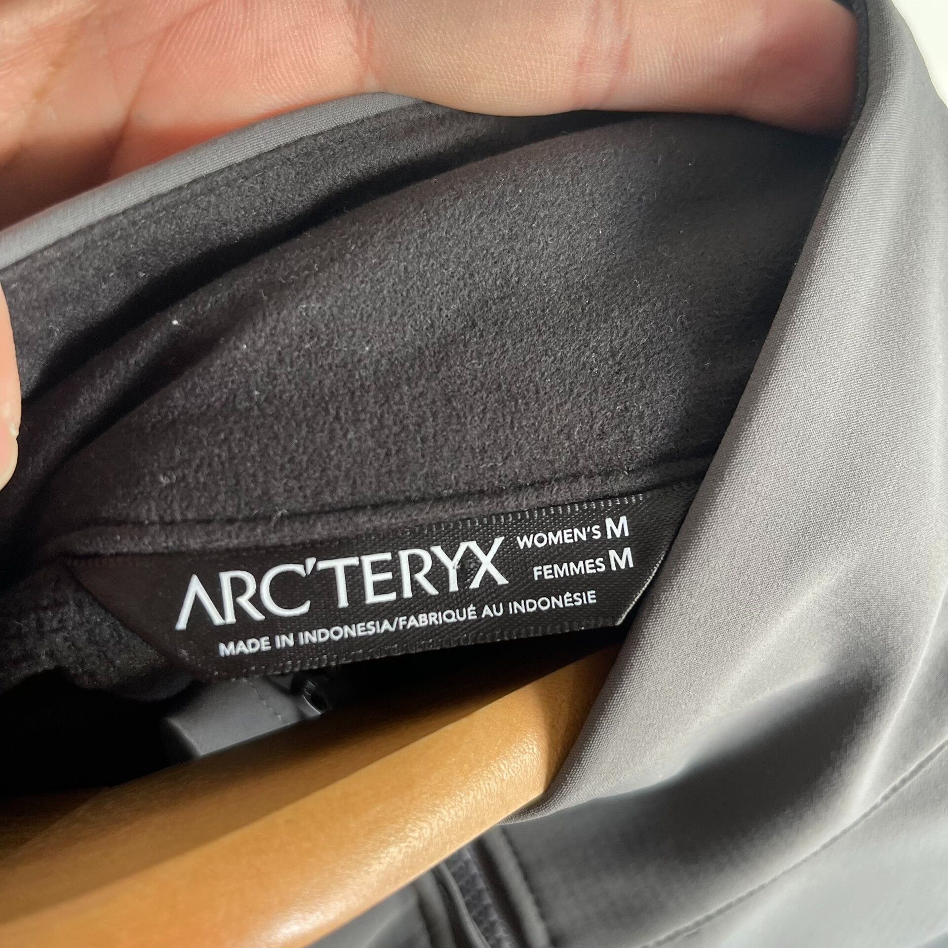 Arc'teryx Arcteryx Epsilon Jacket in Gray Size US S / EU 44-46 / 1 - 6 Thumbnail