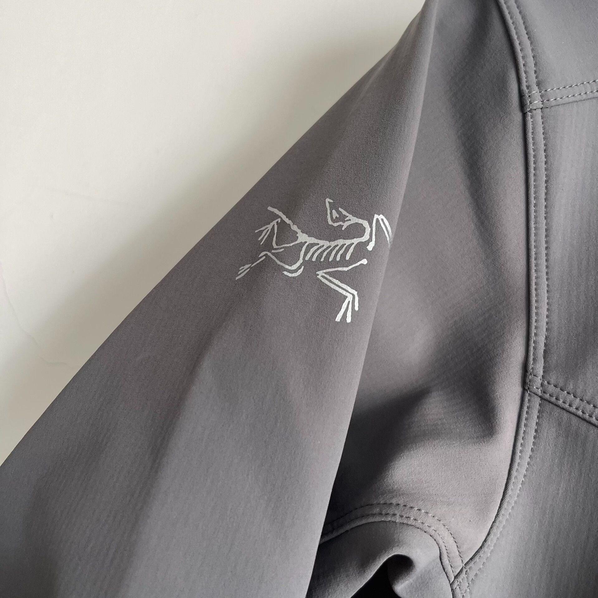 Arc'teryx Arcteryx Epsilon Jacket in Gray Size US S / EU 44-46 / 1 - 3 Thumbnail