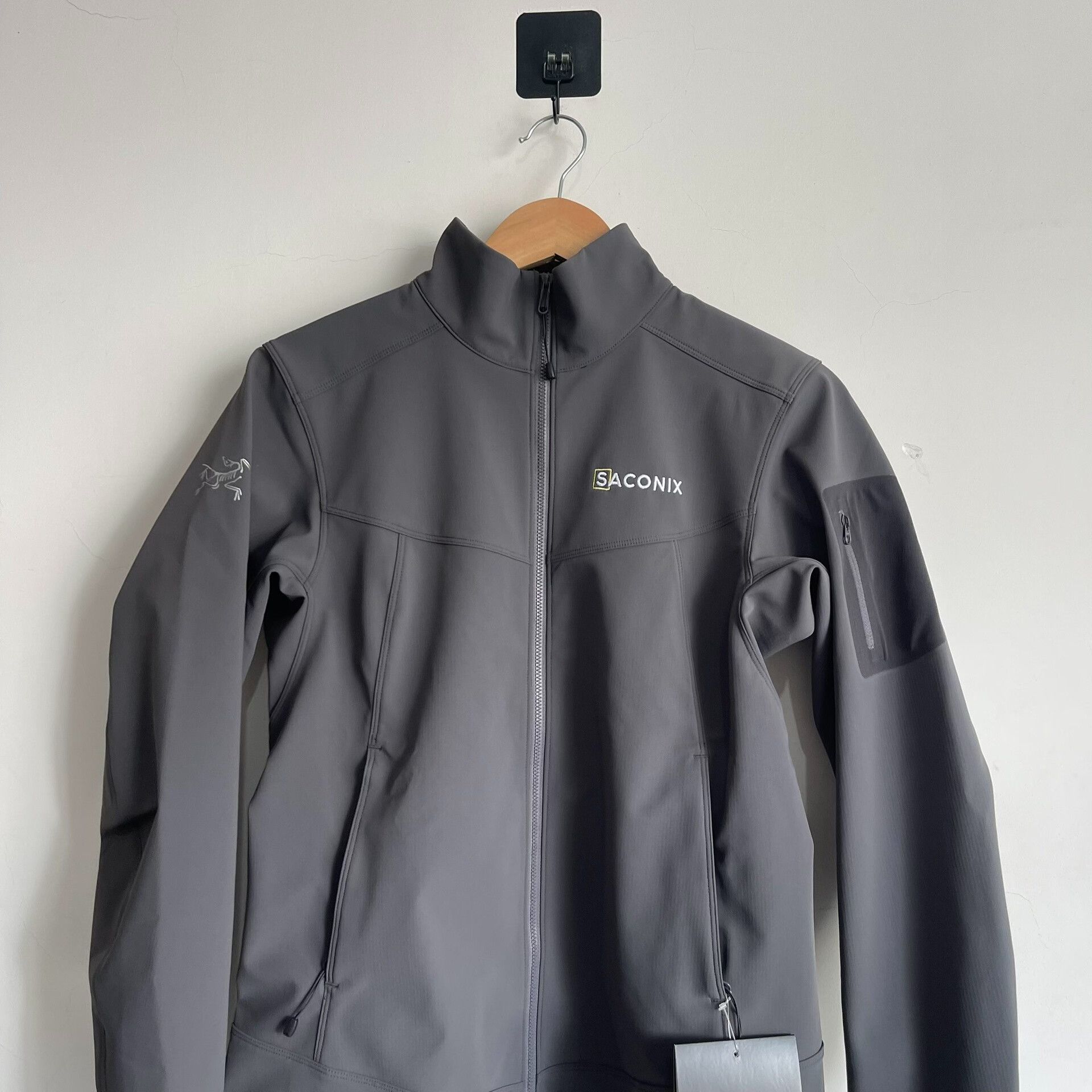 Arc'teryx Arcteryx Epsilon Jacket in Gray Size US S / EU 44-46 / 1 - 4 Thumbnail