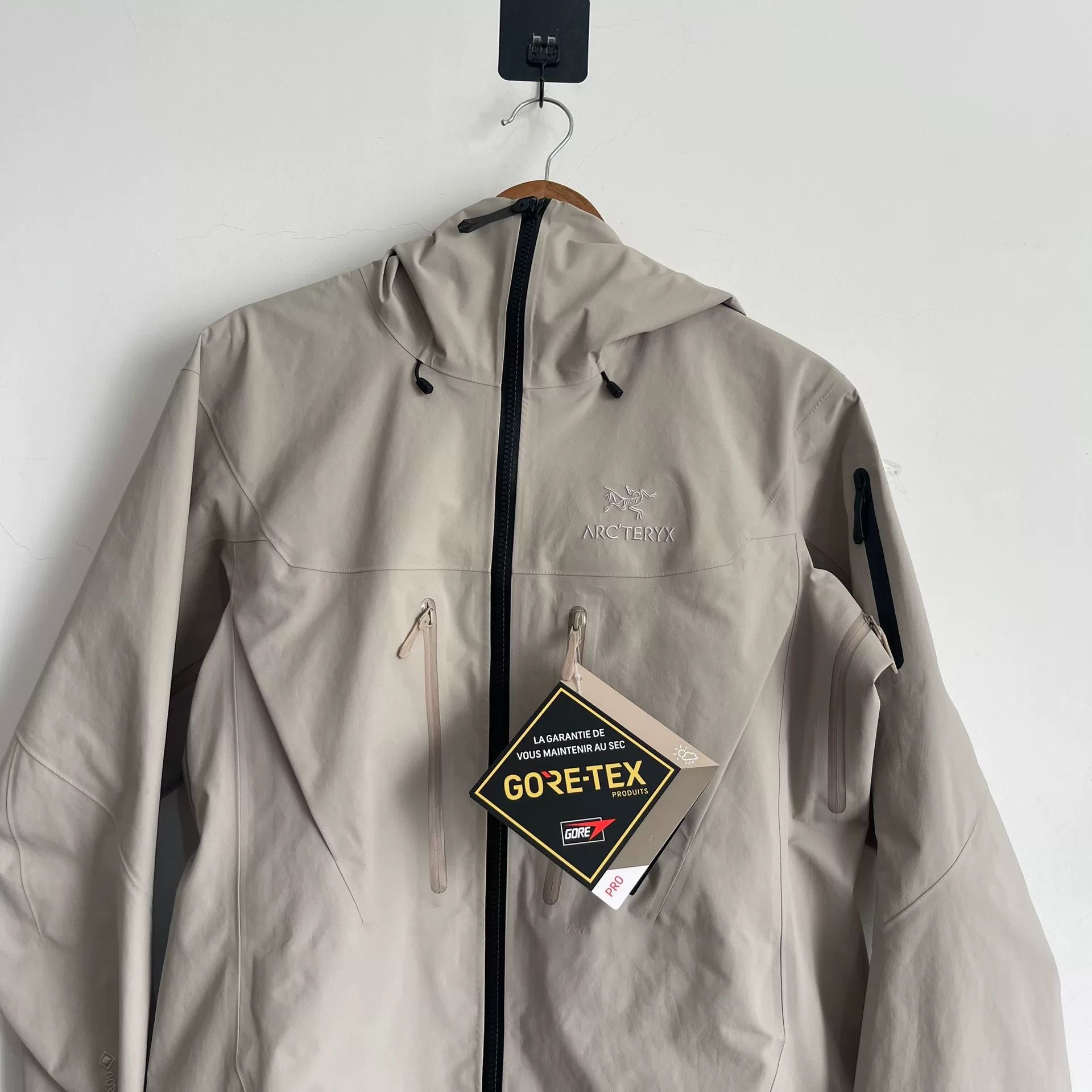 Arc'teryx Arc'teryx Women's Alpha SV Jacket M Size M / US 6-8 / IT 42-44 - 3 Thumbnail