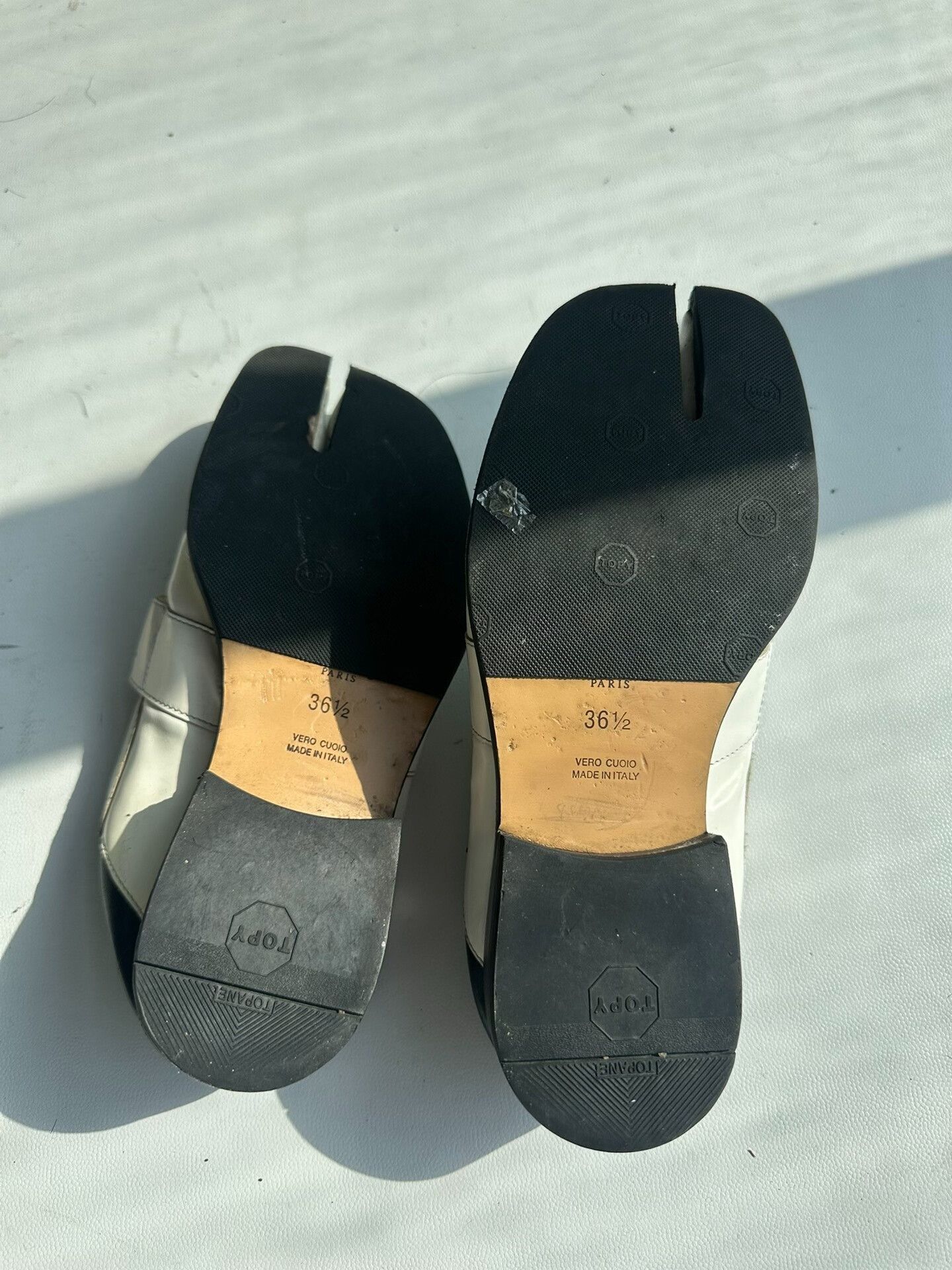 Maison Margiela Maison Margiela Tabi Loafers in Black and White Size US 5.5 / IT 35.5 - 3 Thumbnail