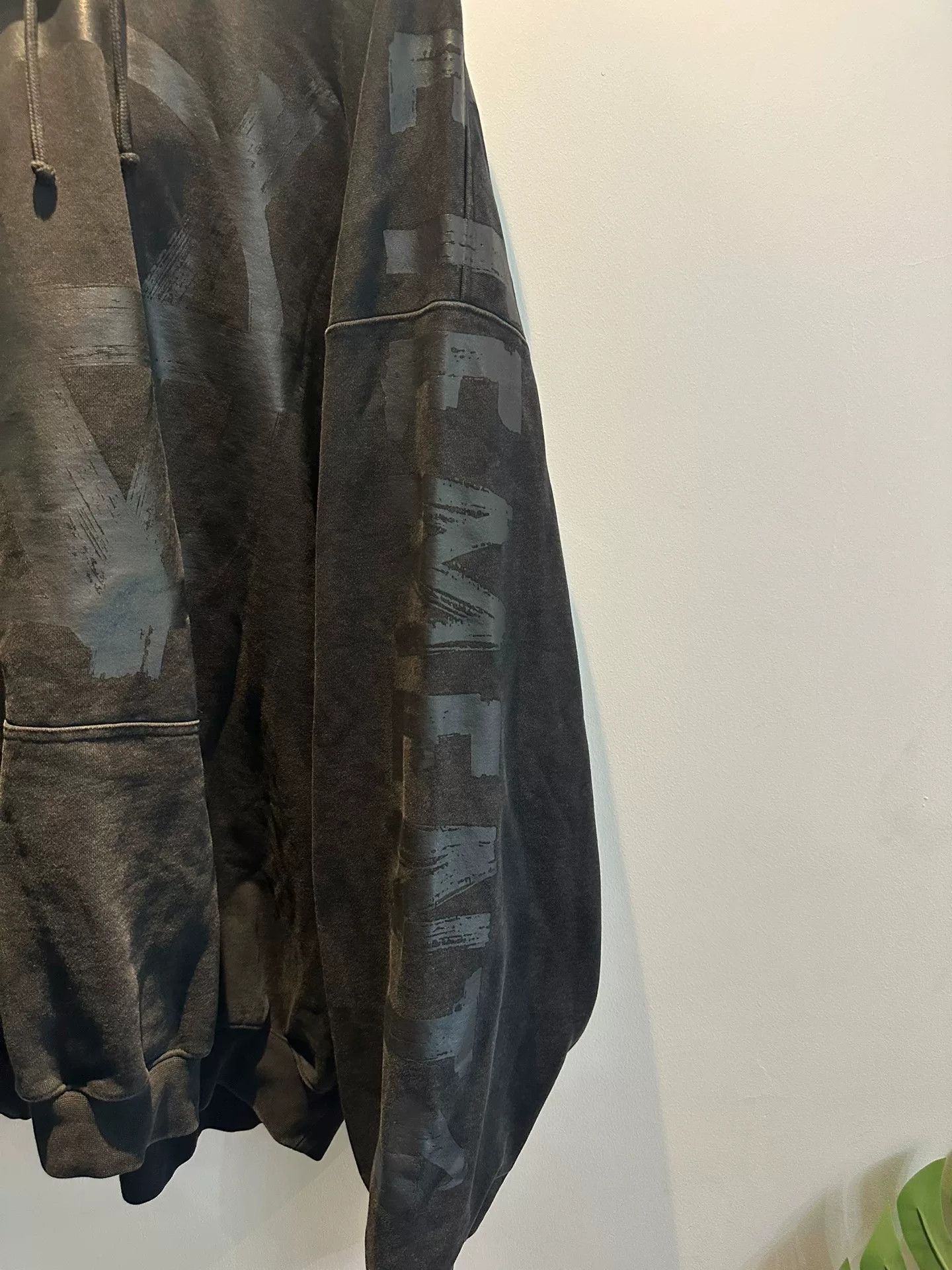 Vetements Vetements Anti-War Logo Hoodie Size US L / EU 52-54 / 3 - 4 Thumbnail
