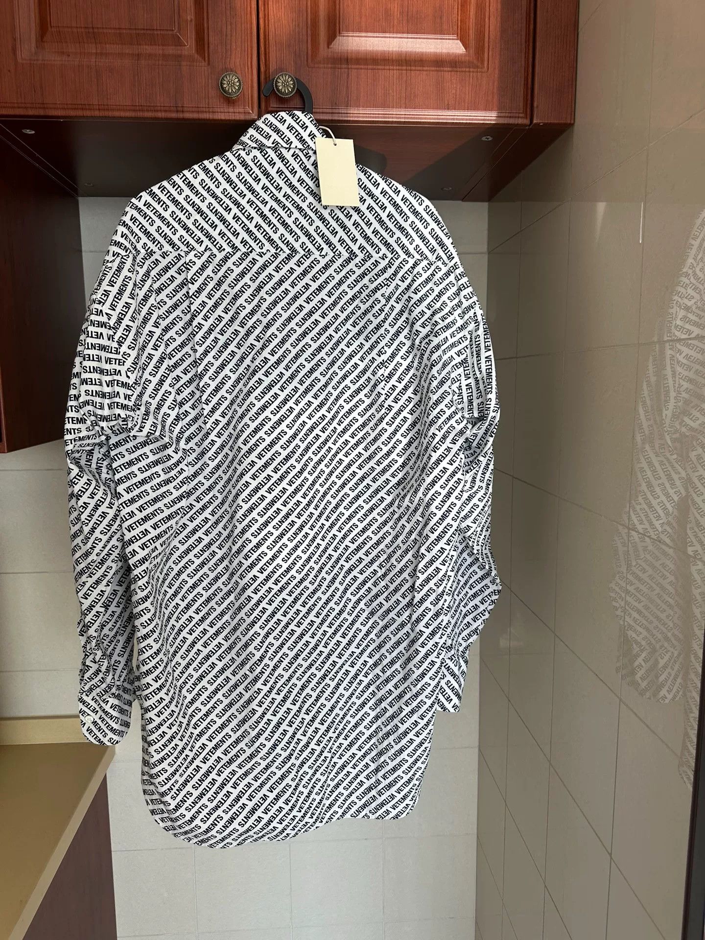 Vetements Vetements Logo Button-Up Shirt Size US S / EU 44-46 / 1 - 2 Thumbnail