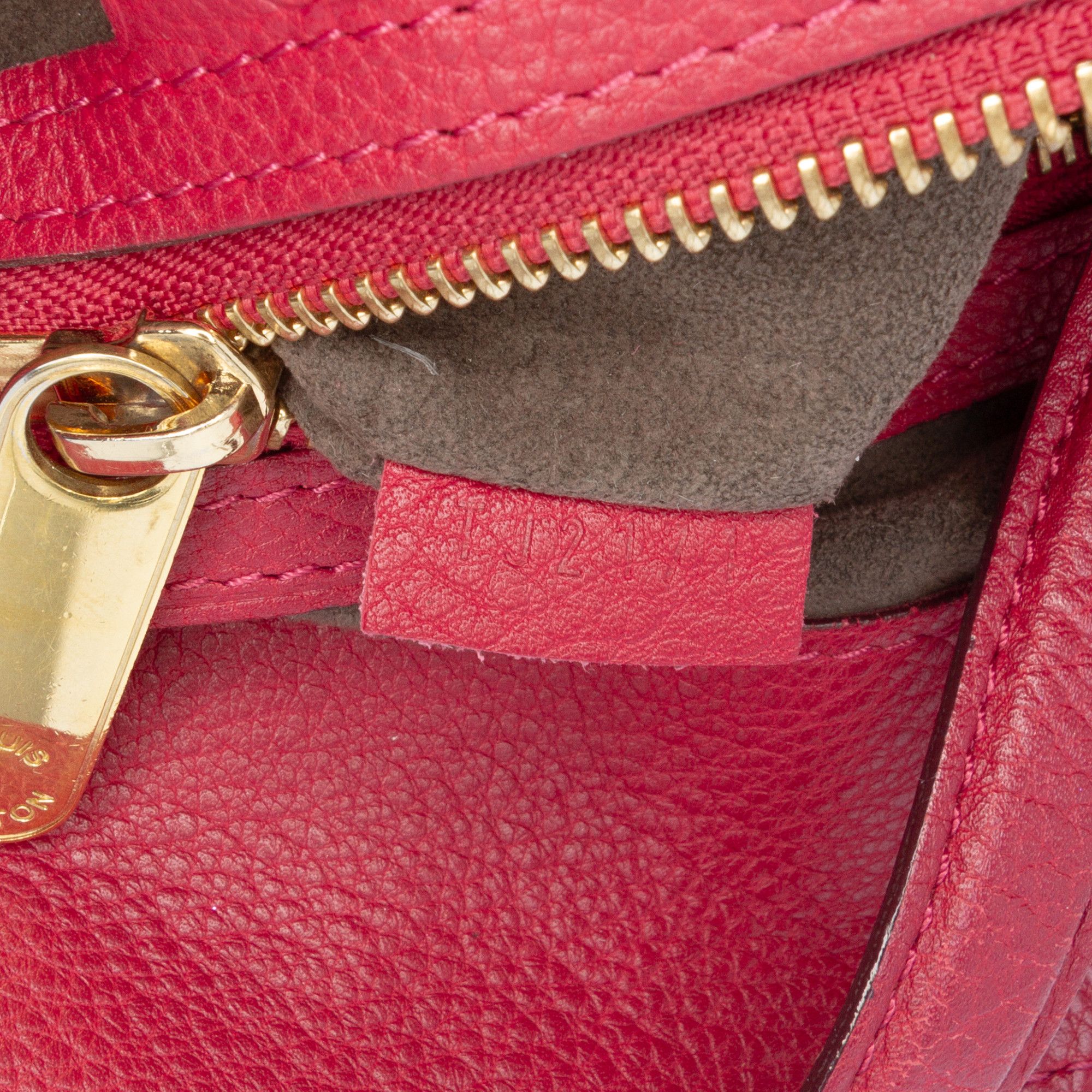 Louis Vuitton Louis Vuitton Monogram Mahina Cirrus PM Size ONE SIZE - 6 Thumbnail