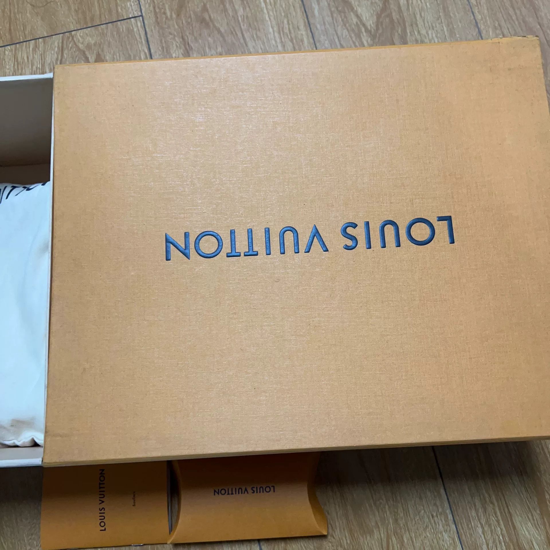 Louis Vuitton Louis Vuitton High-Top Fashion Sneakers Size US 7 / EU 40 - 7 Thumbnail