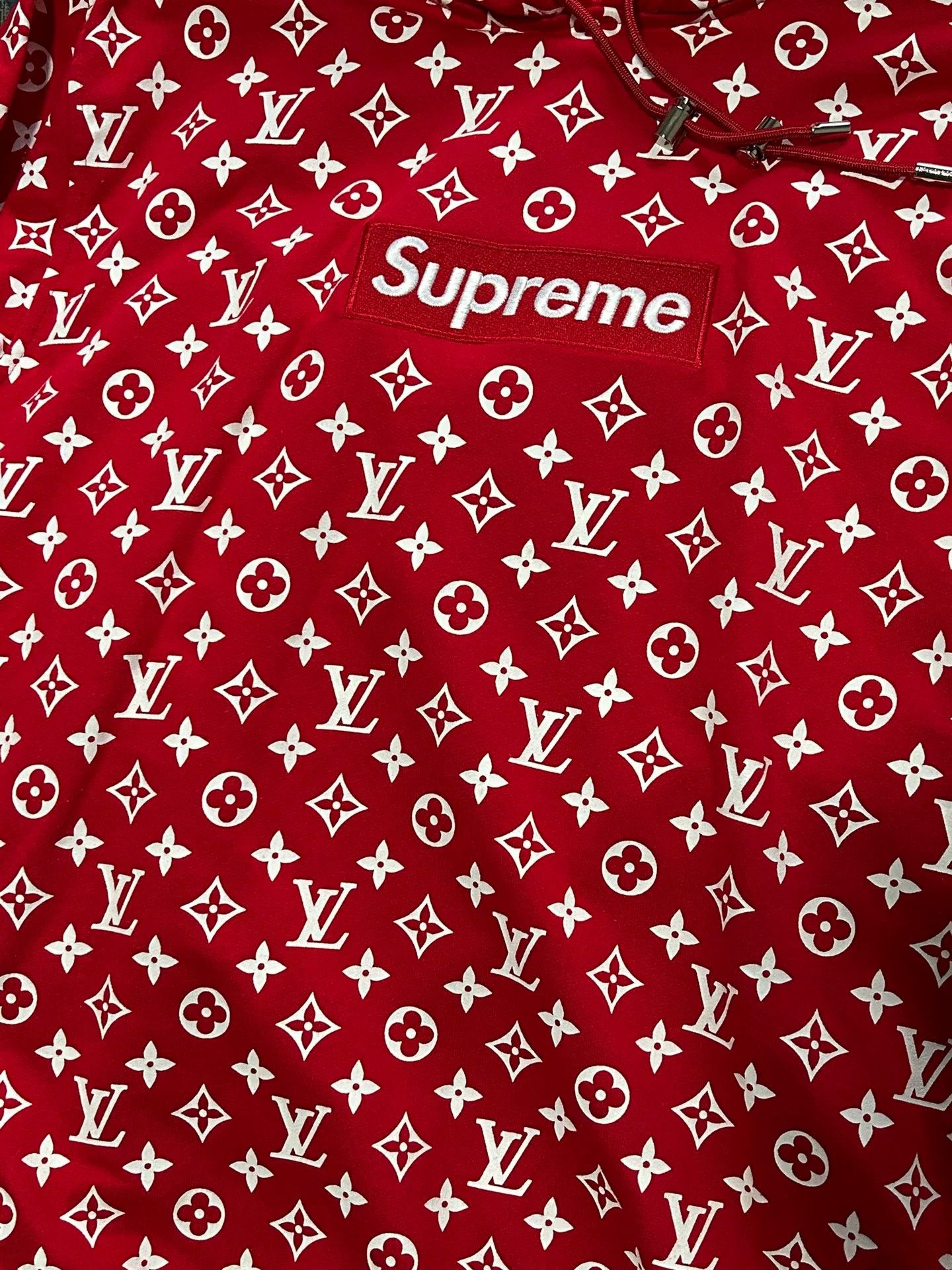 Louis Vuitton Lv x Supreme Logo Hoodie Red Size US L / EU 52-54 / 3 - 5 Thumbnail