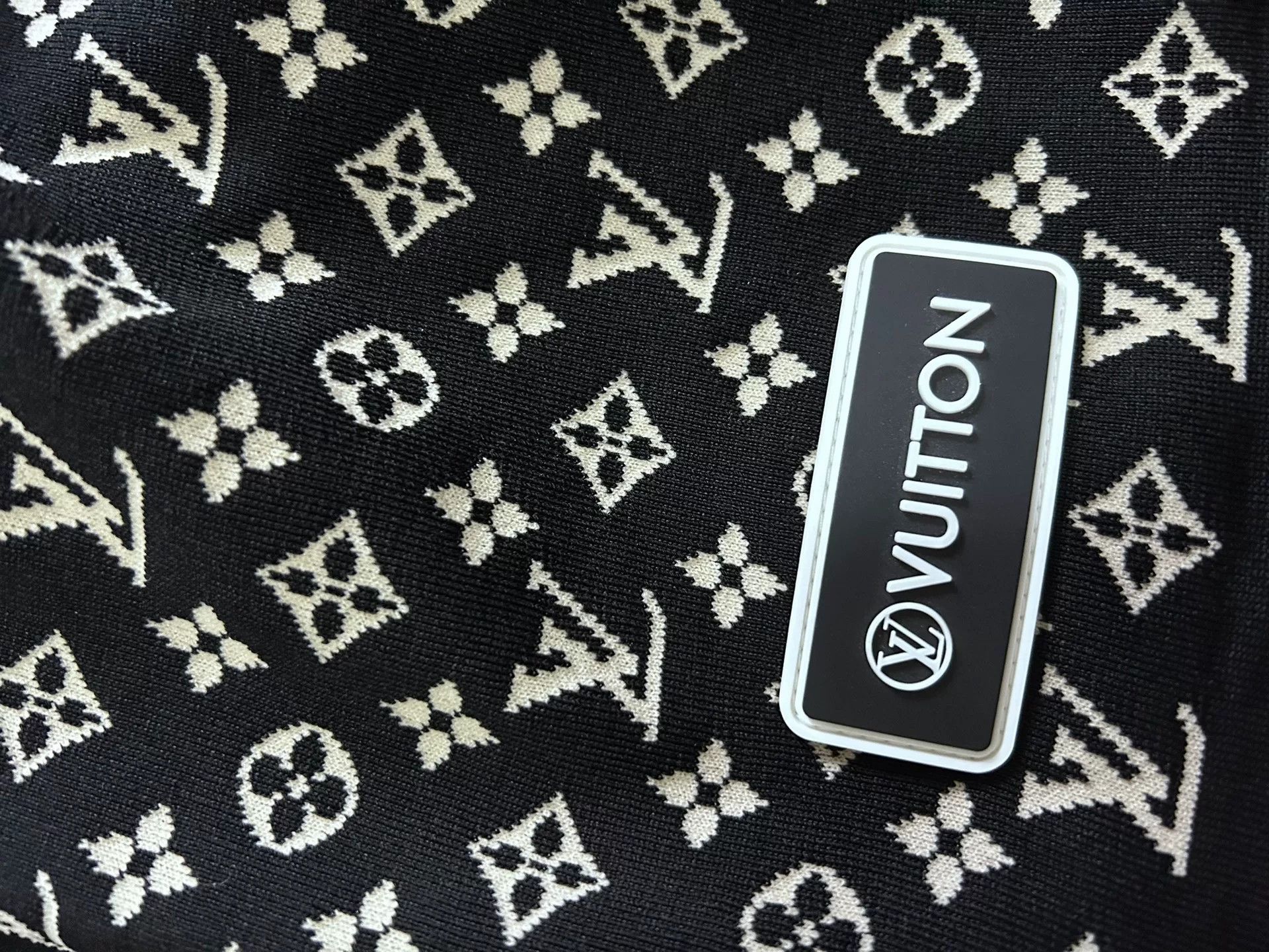 Louis Vuitton Louis Vuitton Knitted Logo Sweatshirt Size US S / EU 44-46 / 1 - 3 Thumbnail