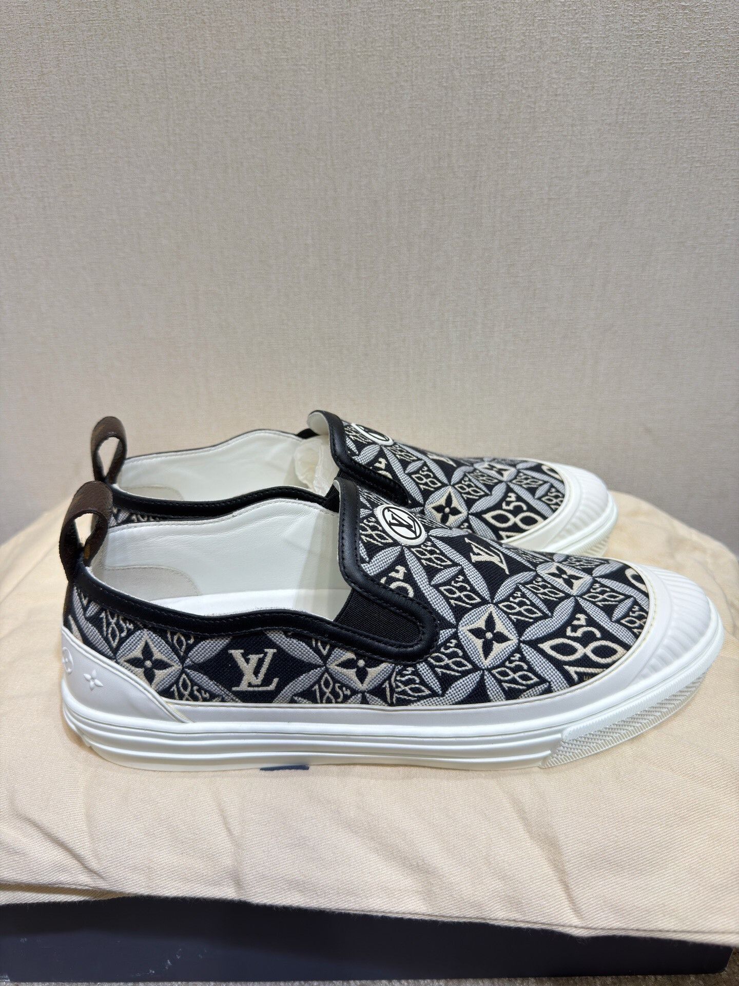 Louis Vuitton Louis Vuitton Limited Edition Slip-On Sneakers Size US 8 / EU 41 - 2 Thumbnail