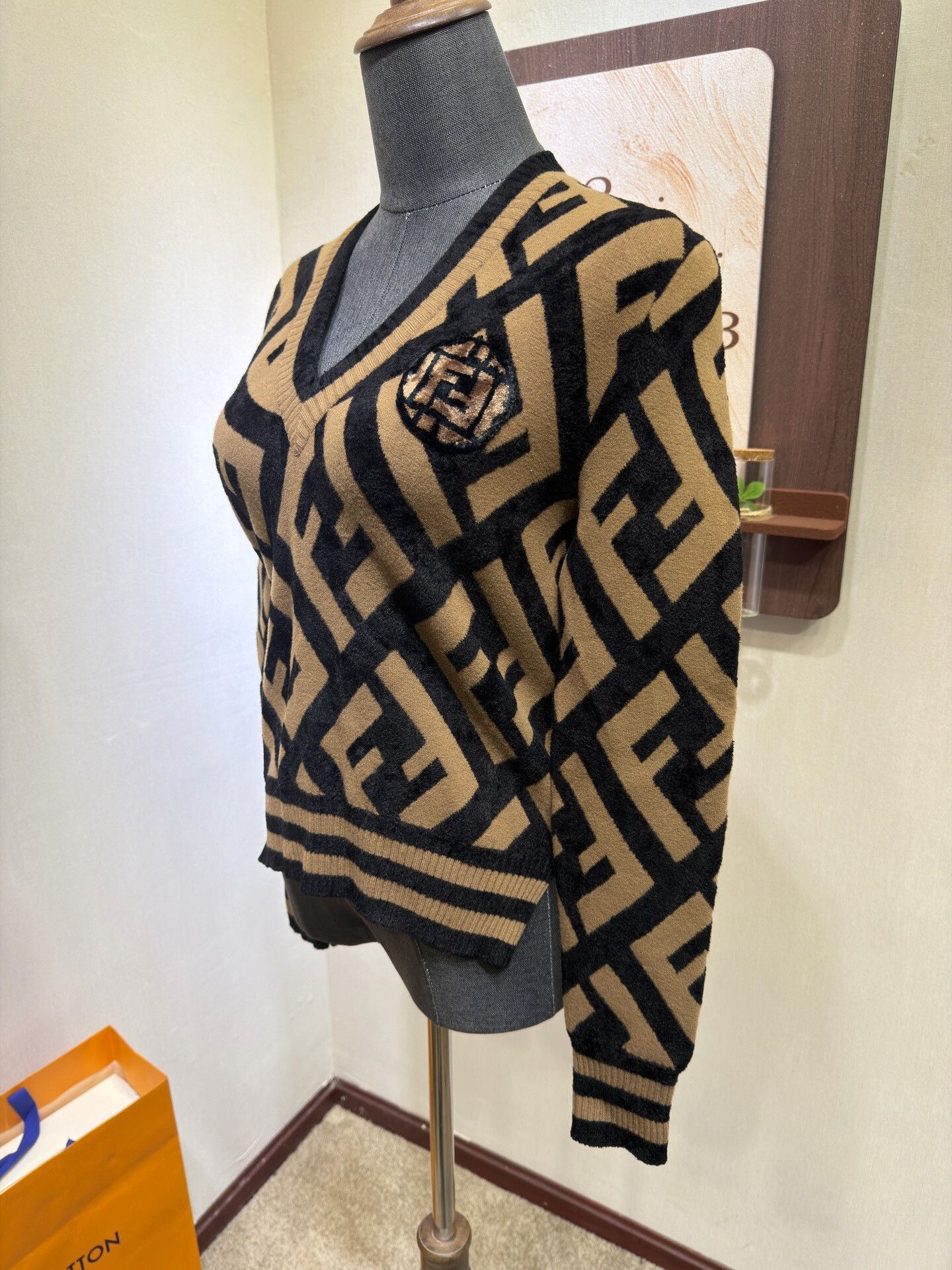 Fendi Fendi Monogram V-Neck Knit Sweater Size S / US 4 / IT 40 - 3 Thumbnail