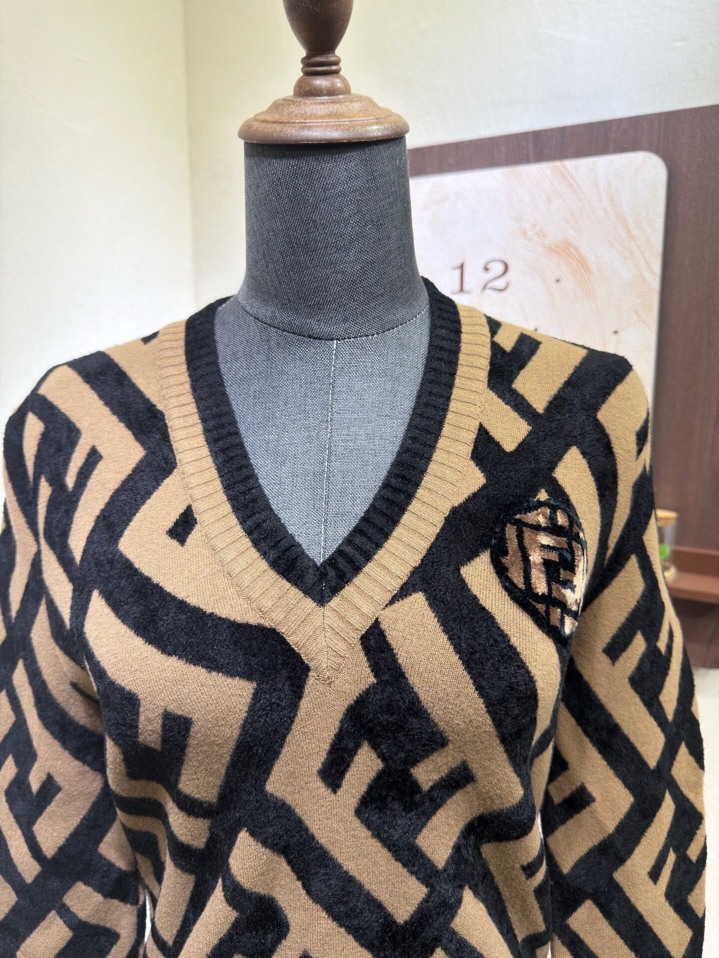 Fendi Fendi Monogram V-Neck Knit Sweater Size S / US 4 / IT 40 - 5 Thumbnail