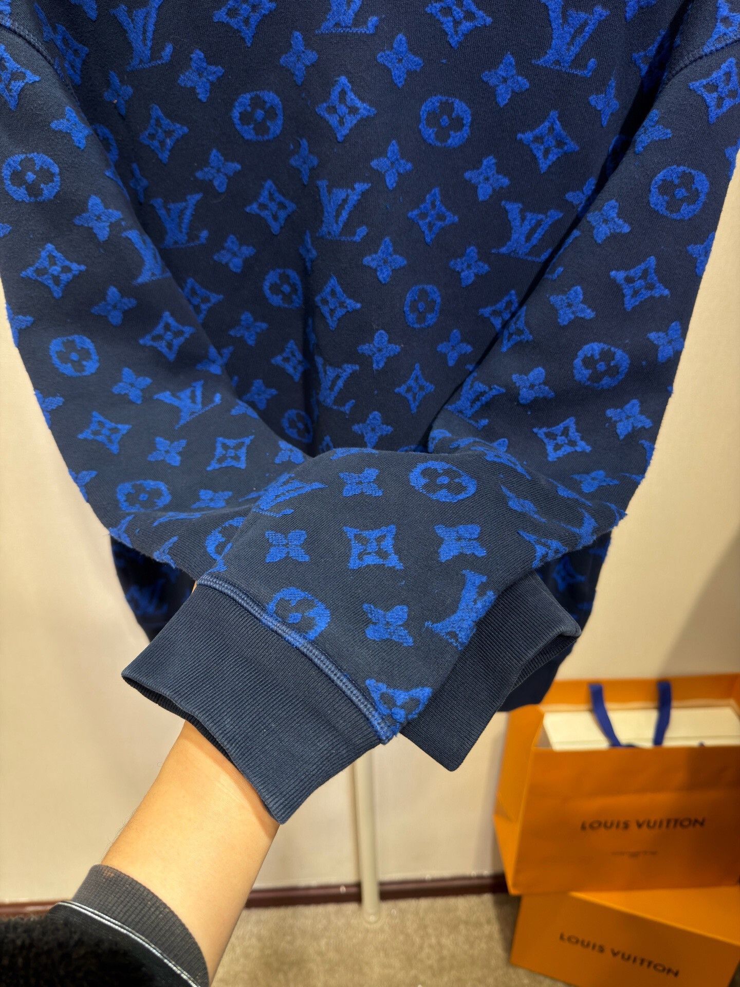 Louis Vuitton Louis Vuitton Blue Print Sweater Size M Size US M / EU 48-50 / 2 - 4 Thumbnail