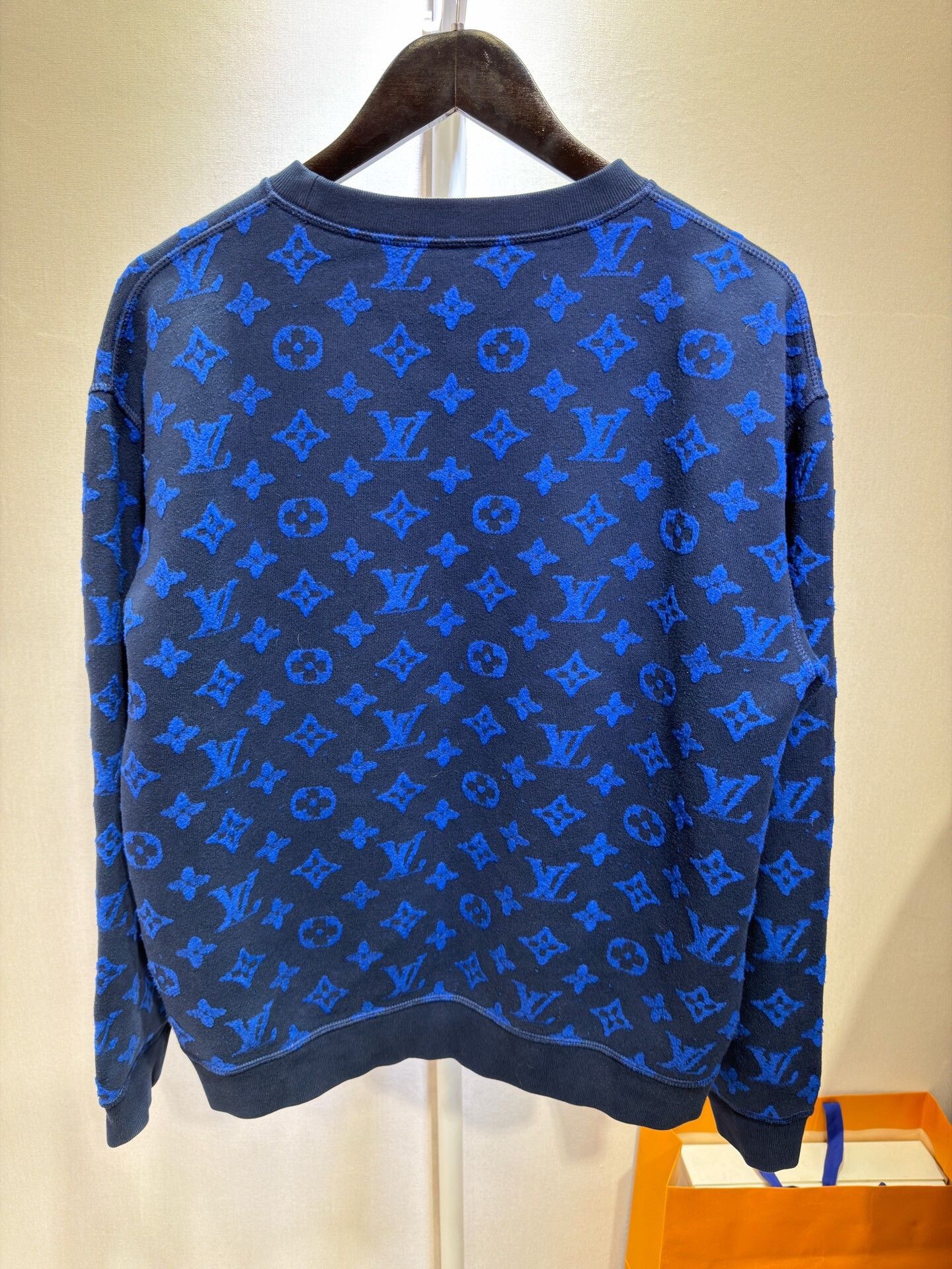 Louis Vuitton Louis Vuitton Blue Print Sweater Size M Size US M / EU 48-50 / 2 - 2 Thumbnail
