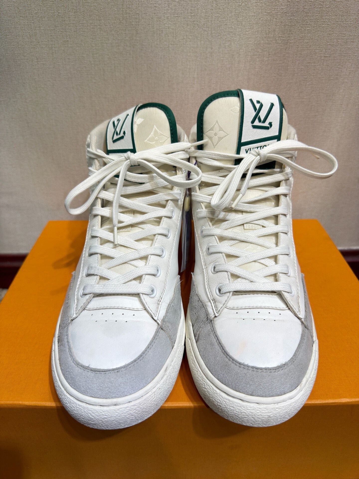 Louis Vuitton Louis Vuitton High-Top Sneakers in White Green Size US 8 / EU 41 - 3 Thumbnail
