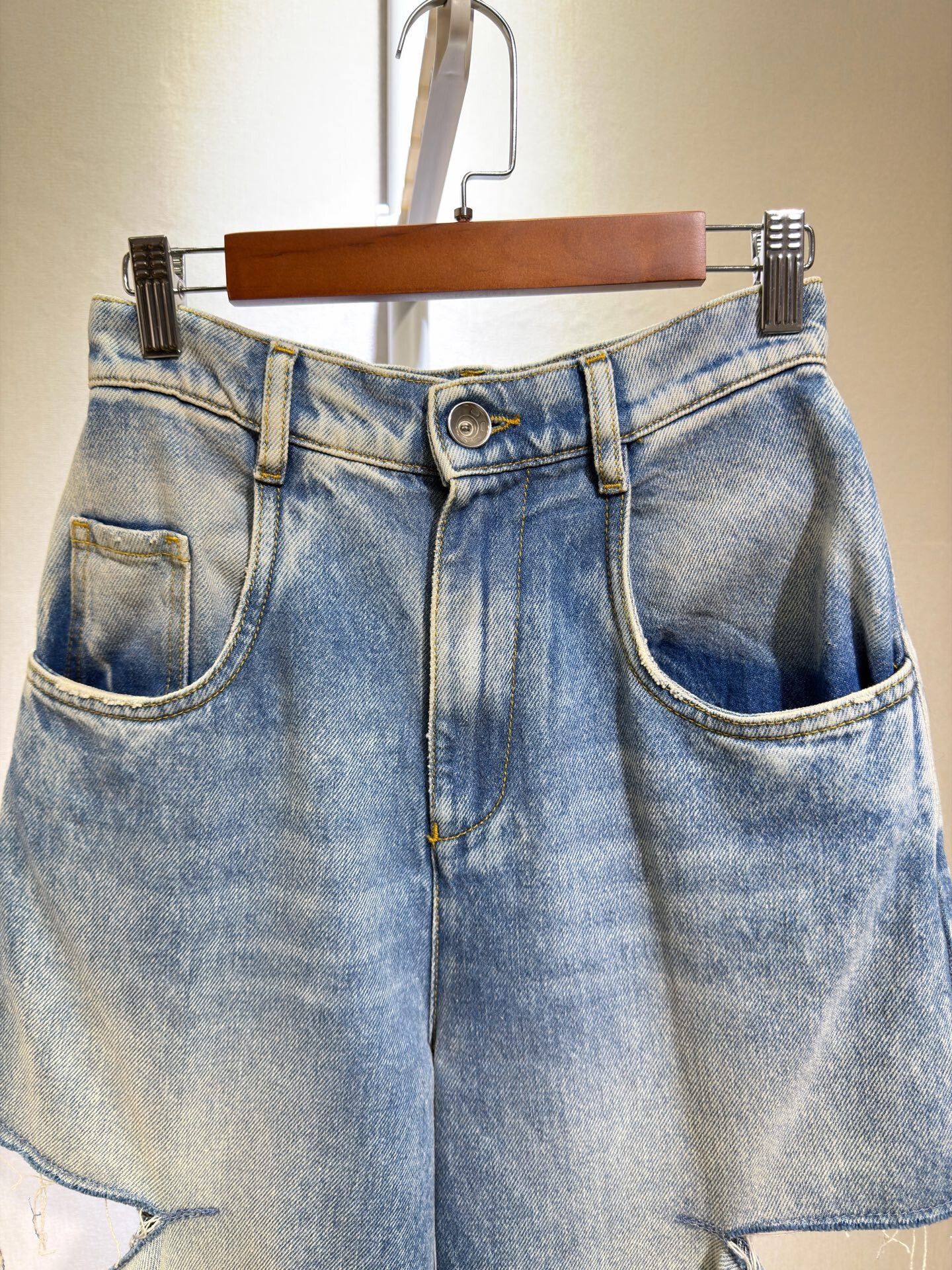 Maison Margiela Maison Margiela Distressed Denim Pants Size 36 Size US 36 / EU 52 - 3 Thumbnail