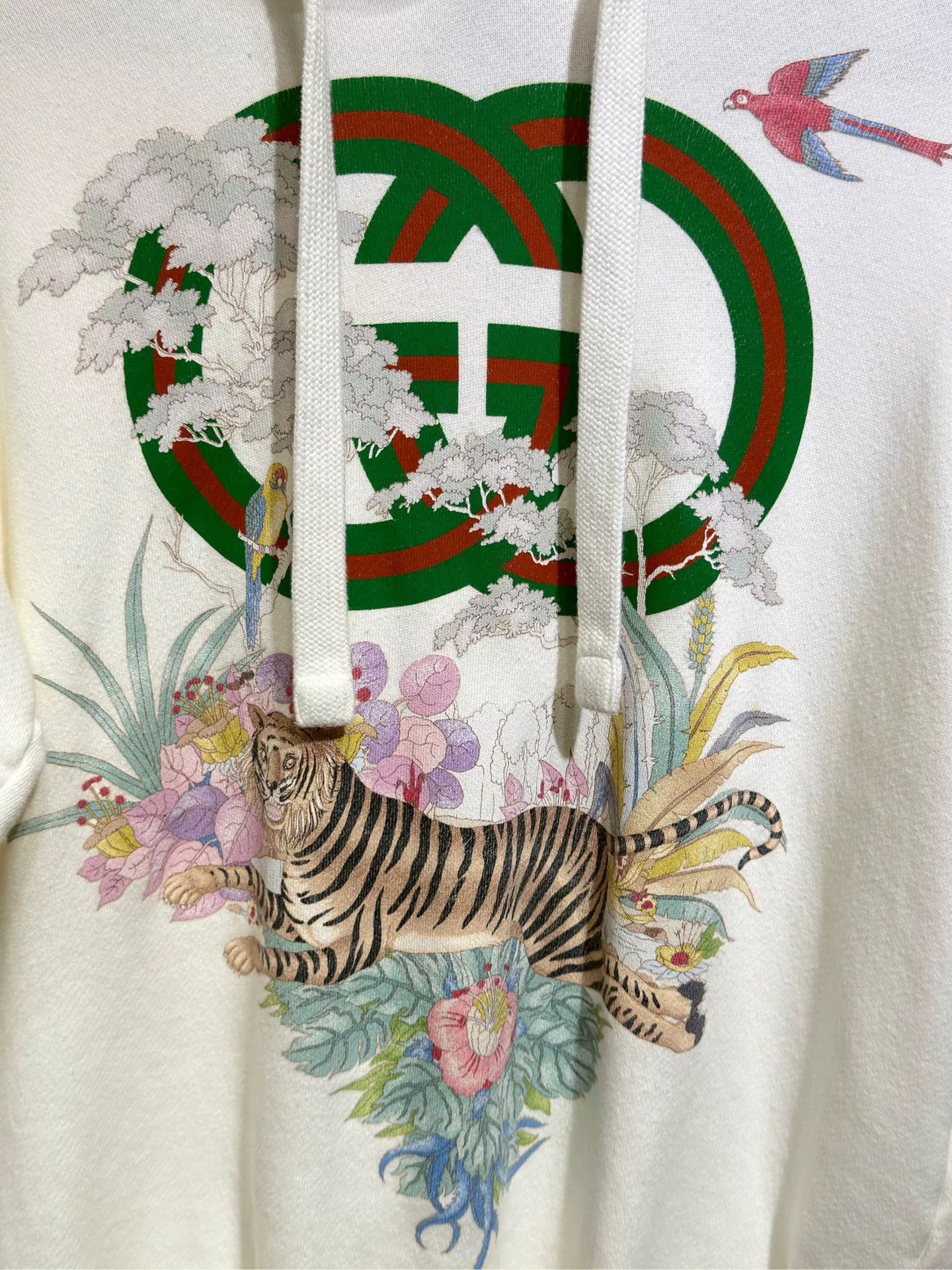 Gucci Gucci Tiger Print Hoodie in Beige Size XS / US 0-2 / IT 36-38 - 3 Thumbnail