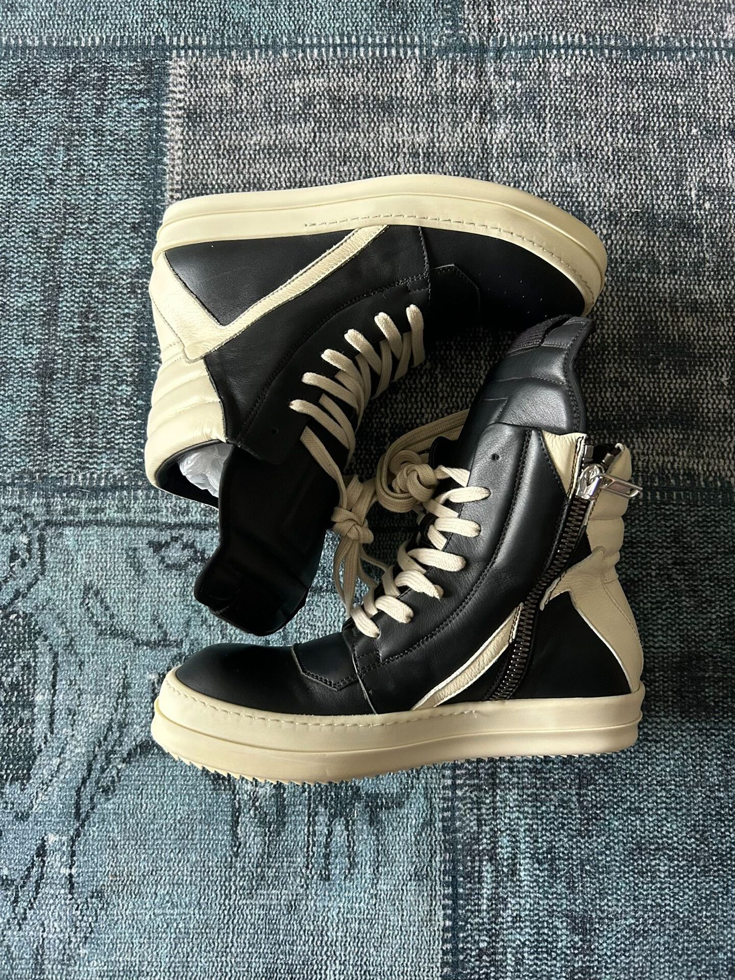 Rick Owens Rick Owens Triangle Cutout Sneakers Size 39 Size US 6 / EU 39 - 4 Thumbnail