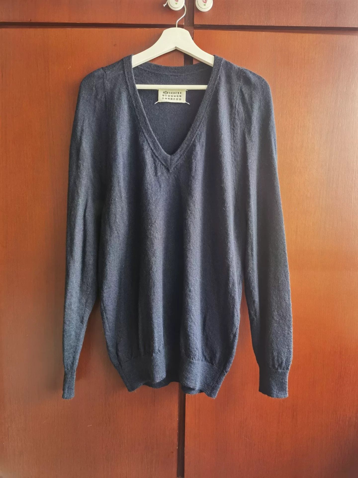 Maison Margiela Maison Margiela Wool Sweater with V-neck Size M / US 6-8 / IT 42-44 - 2 Thumbnail