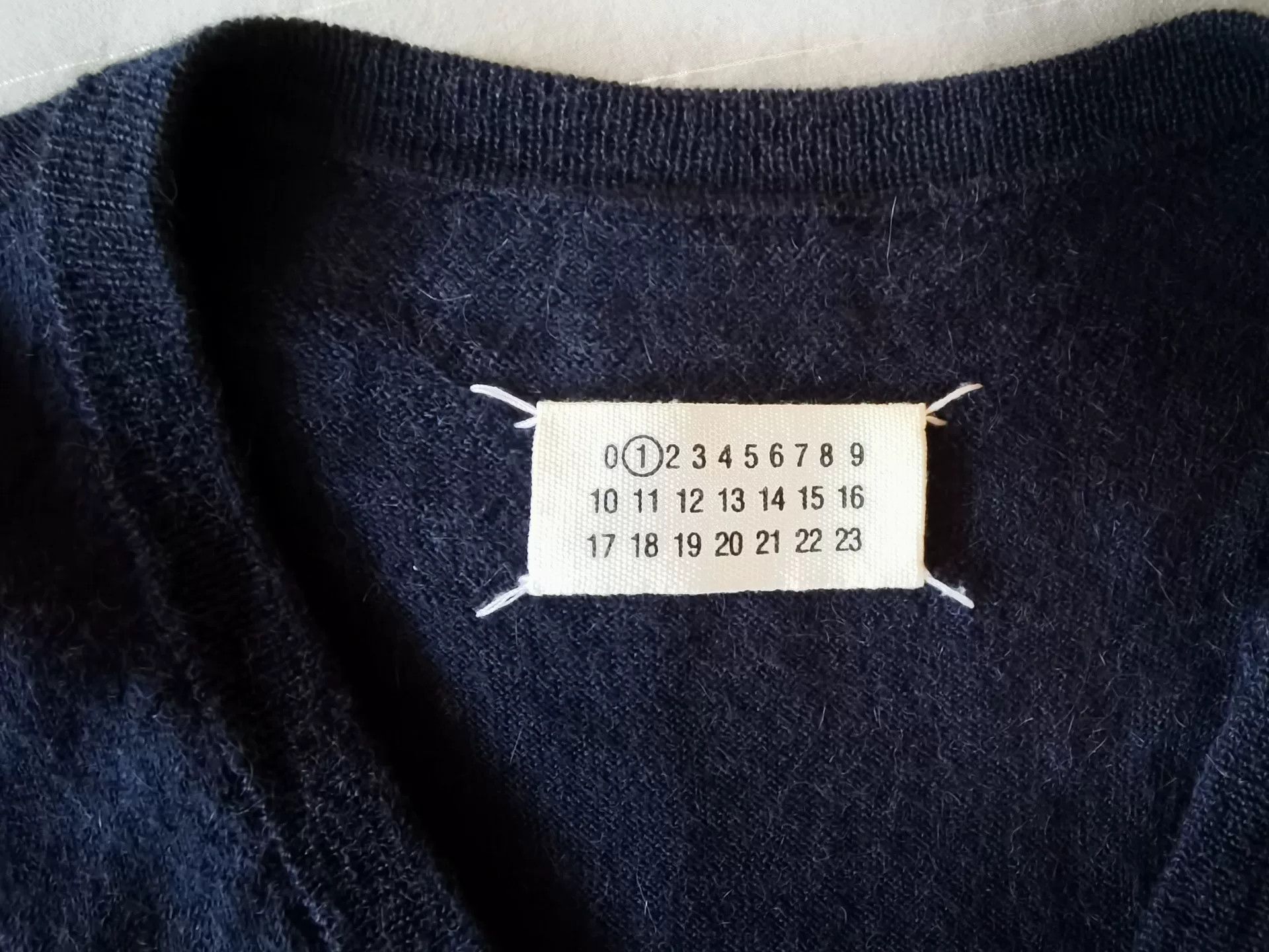 Maison Margiela Maison Margiela Wool Sweater with V-neck Size M / US 6-8 / IT 42-44 - 5 Thumbnail