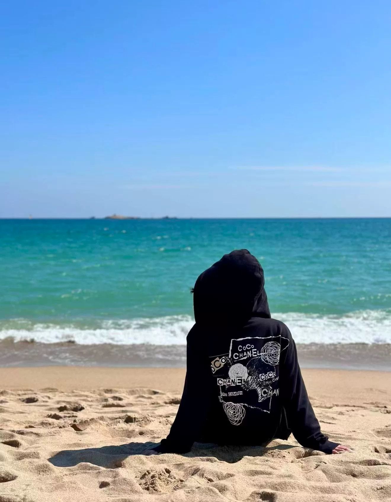 Chanel Chanel Black Graffiti Sequin Hooded Sweatshirt Size S / US 4 / IT 40 - 8 Thumbnail